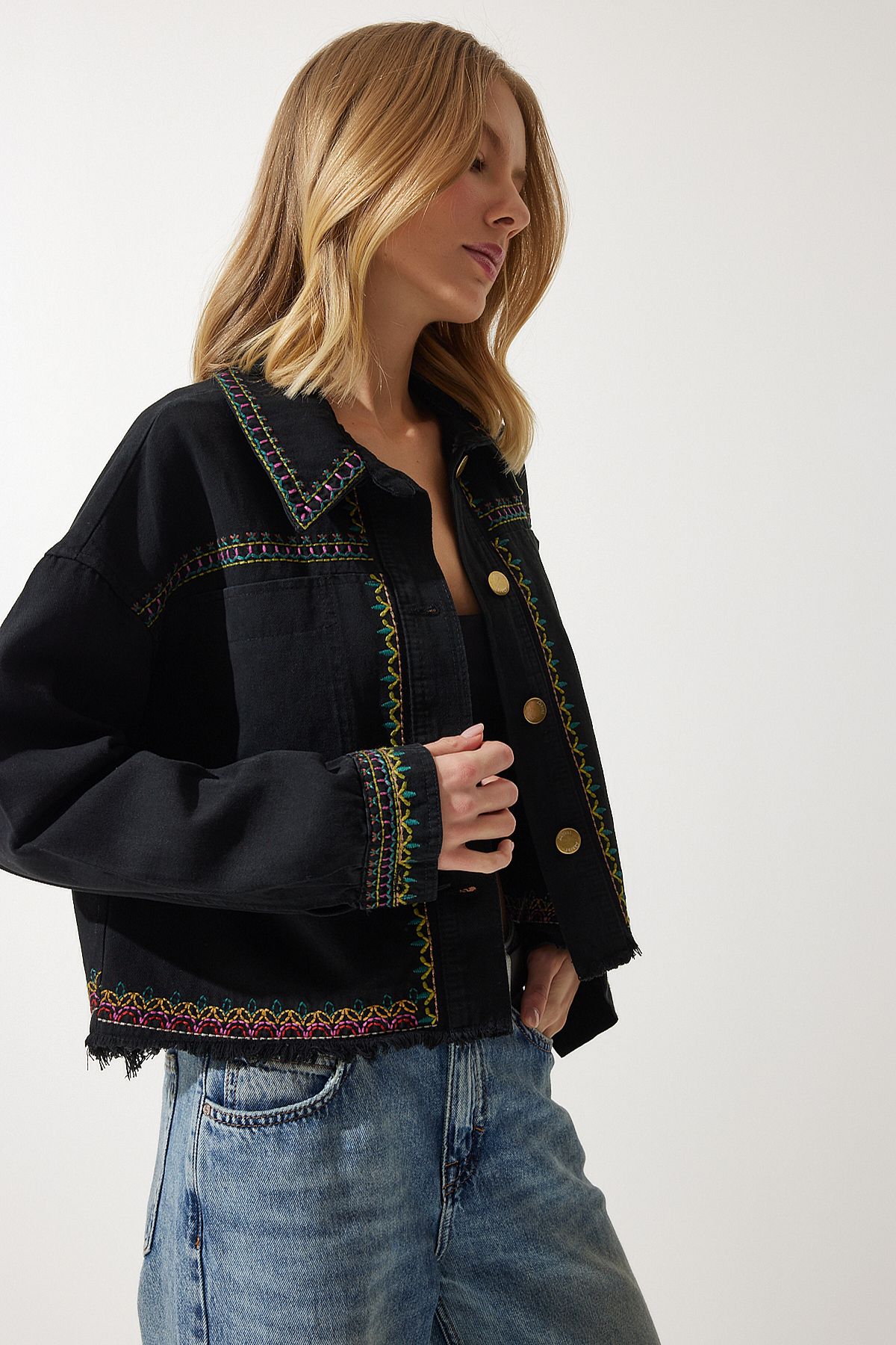 Kadın Siyah Nakışlı Püsküllü Oversize Denim Ceket SA00018 Kadın Siyah Nakışlı Püsküllü Oversize Denim Ceket SA00018
