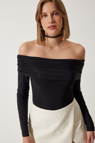 Kadın Siyah Omuzları Açık Büzgü Detaylı Bluz FF00161