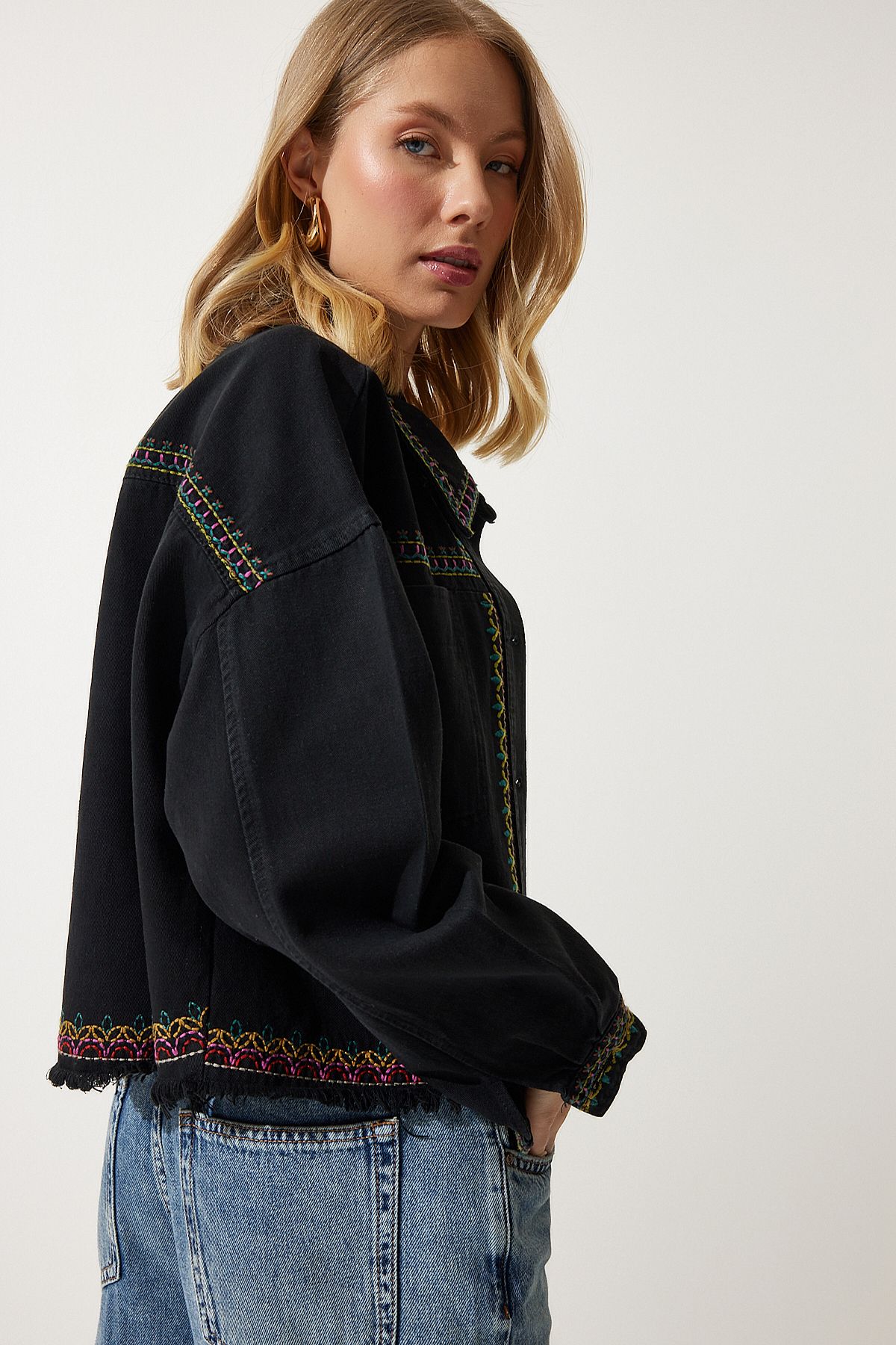 Kadın Siyah Nakışlı Püsküllü Oversize Denim Ceket SA00018 Kadın Siyah Nakışlı Püsküllü Oversize Denim Ceket SA00018