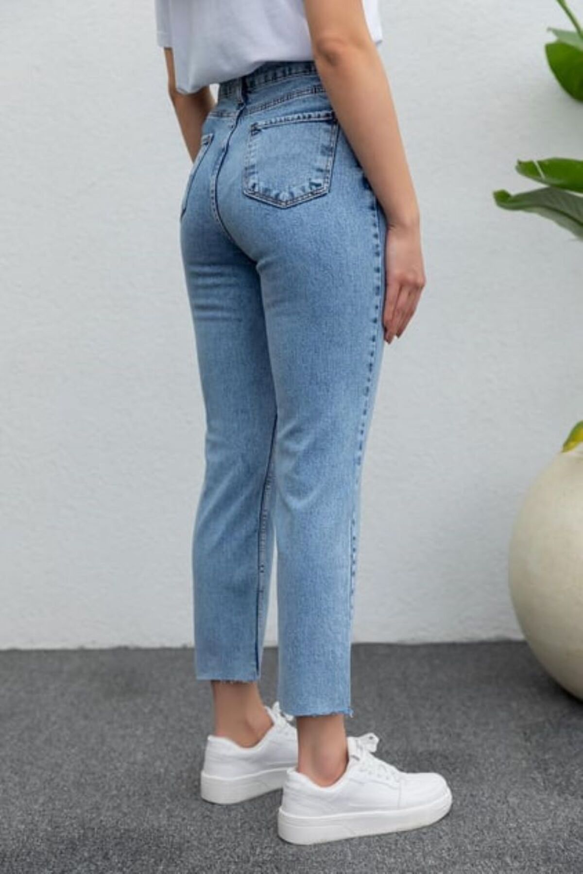 Ultra Yüksek Bel Dar Kalıp Likrasız Açık Mavi Kesik Paça Jean Ultra Yüksek Bel Dar Kalıp Likrasız Açık Mavi Kesik Paça Jean