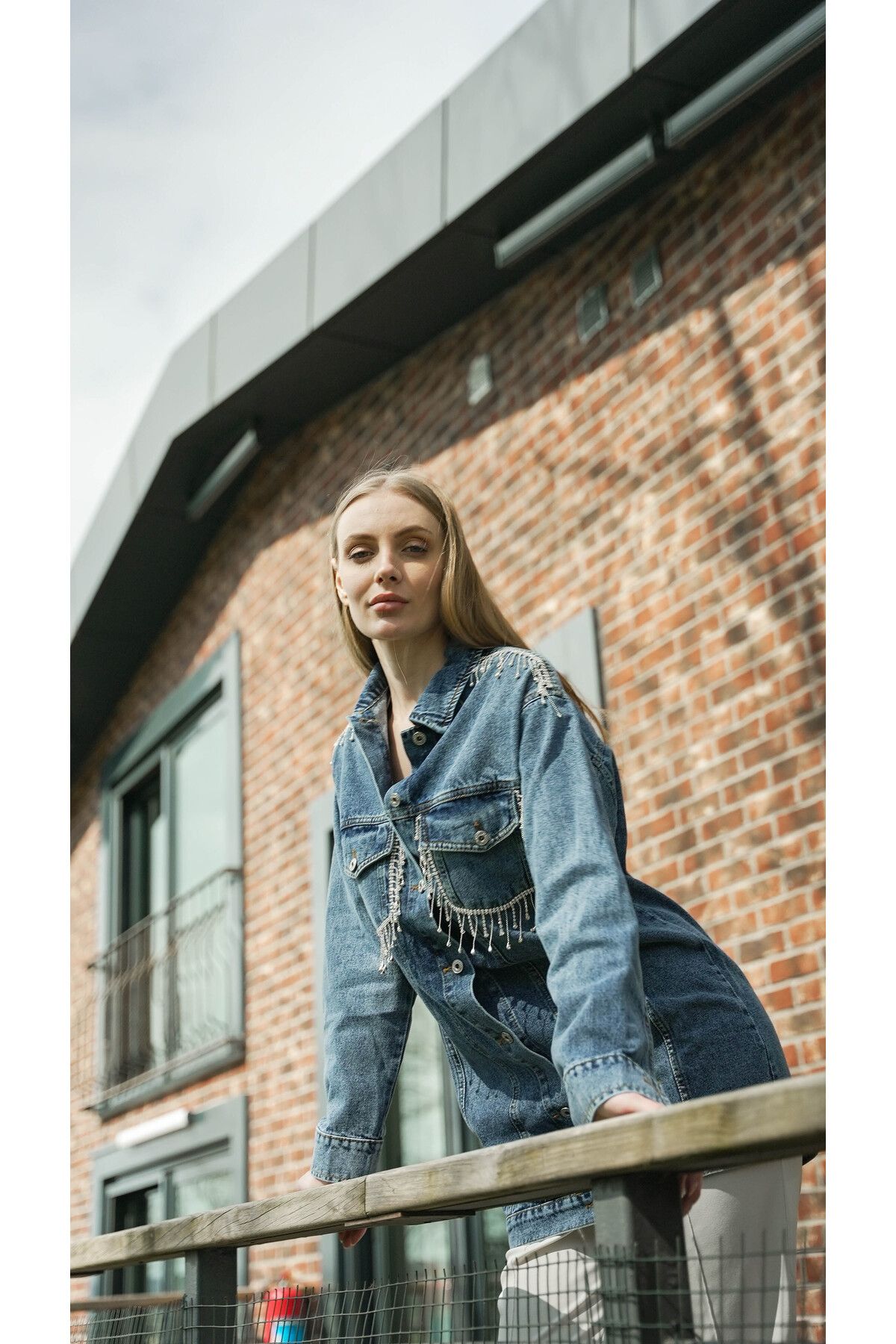 Omuz ve Cep Taş Detaylı Denim Ceket KZ04-7113 Omuz ve Cep Taş Detaylı Denim Ceket KZ04-7113