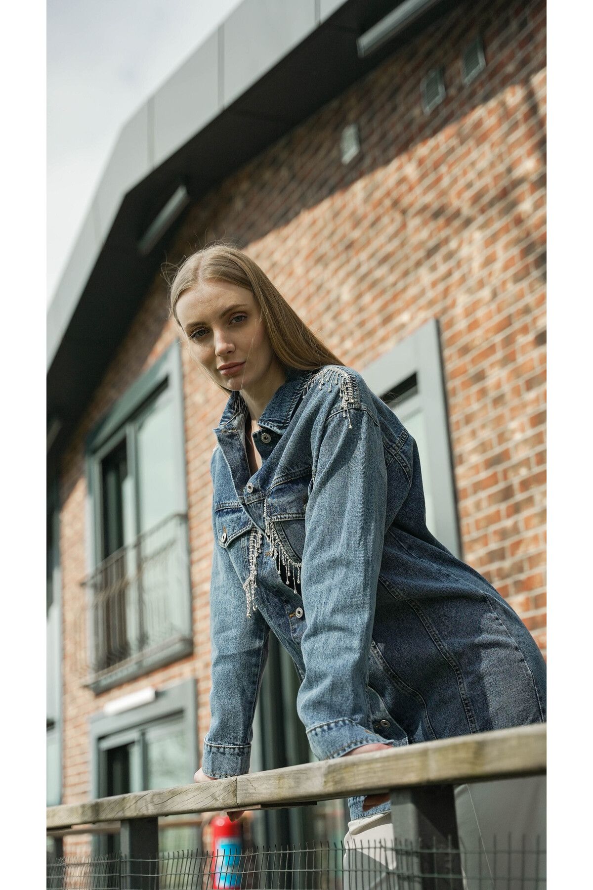 Omuz ve Cep Taş Detaylı Denim Ceket KZ04-7113 Omuz ve Cep Taş Detaylı Denim Ceket KZ04-7113