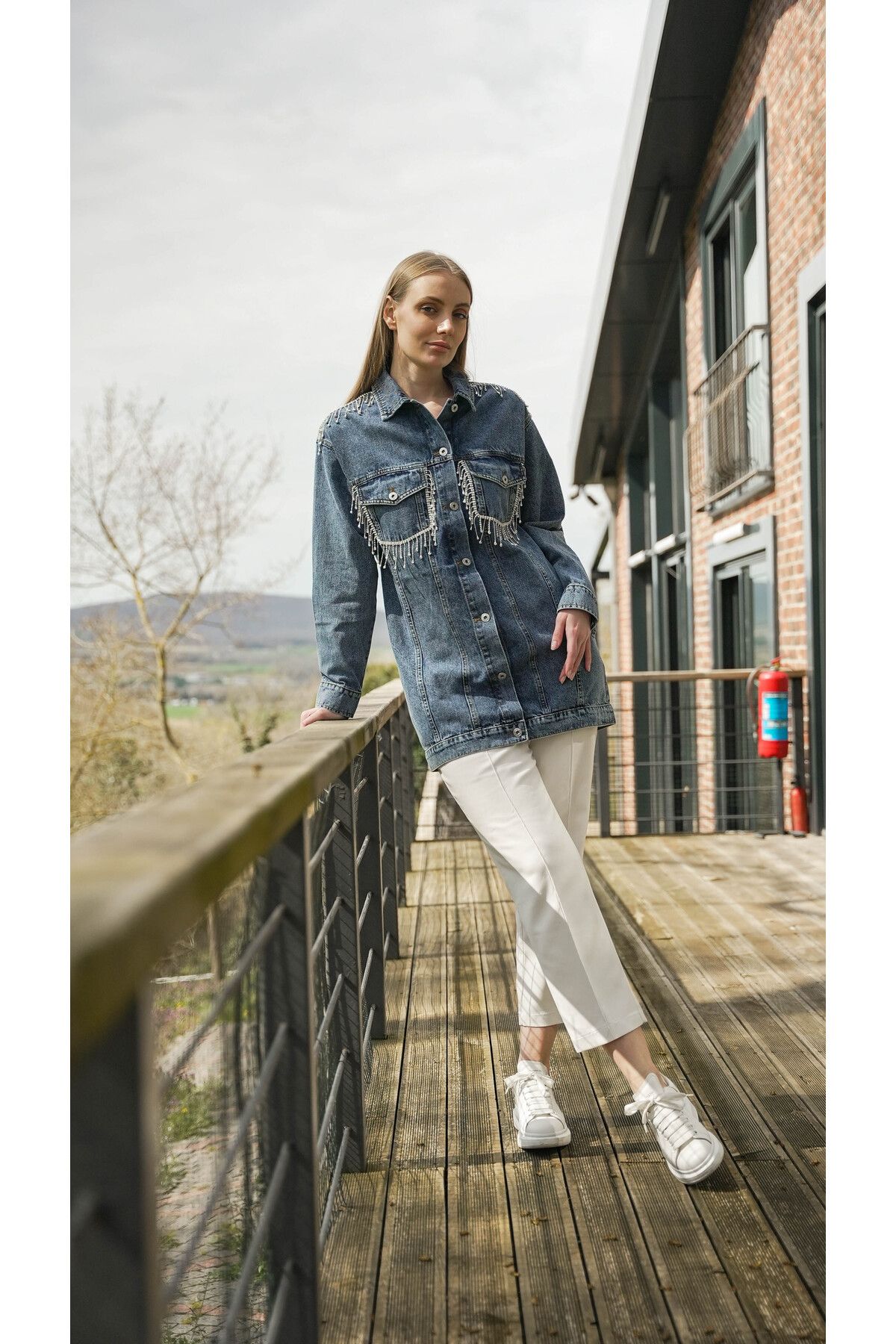 Omuz ve Cep Taş Detaylı Denim Ceket KZ04-7113 Omuz ve Cep Taş Detaylı Denim Ceket KZ04-7113