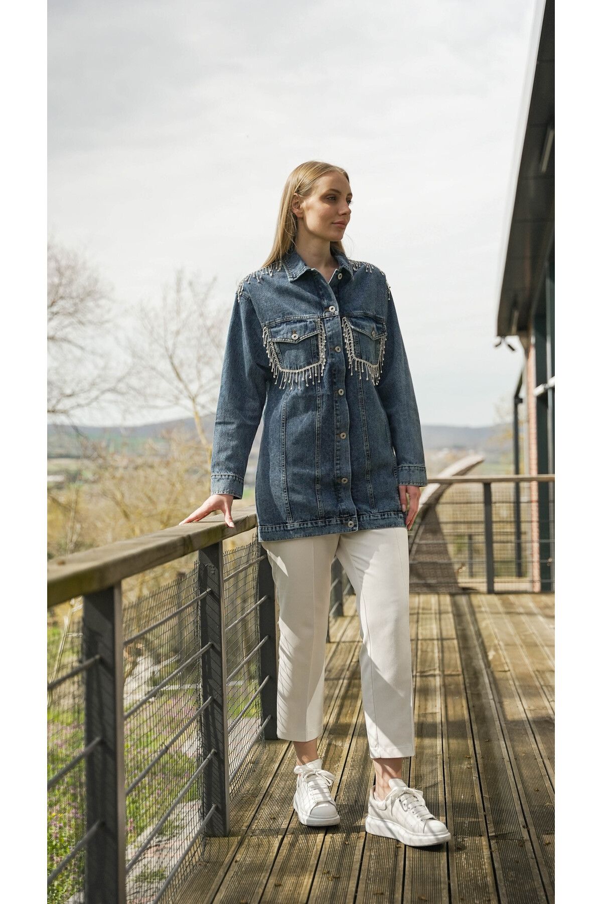 Omuz ve Cep Taş Detaylı Denim Ceket KZ04-7113 Omuz ve Cep Taş Detaylı Denim Ceket KZ04-7113