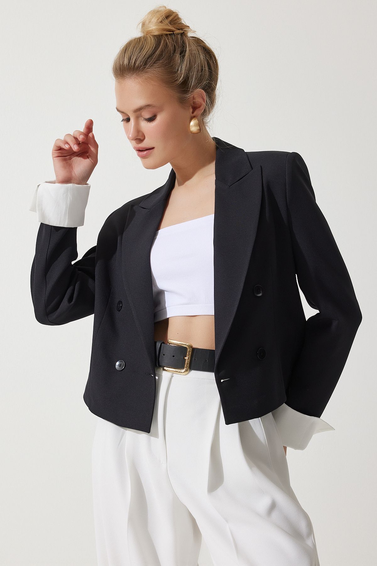 Kadın Siyah Kontrast Manşetli Kısa Blazer Ceket WF00070 Kadın Siyah Kontrast Manşetli Kısa Blazer Ceket WF00070