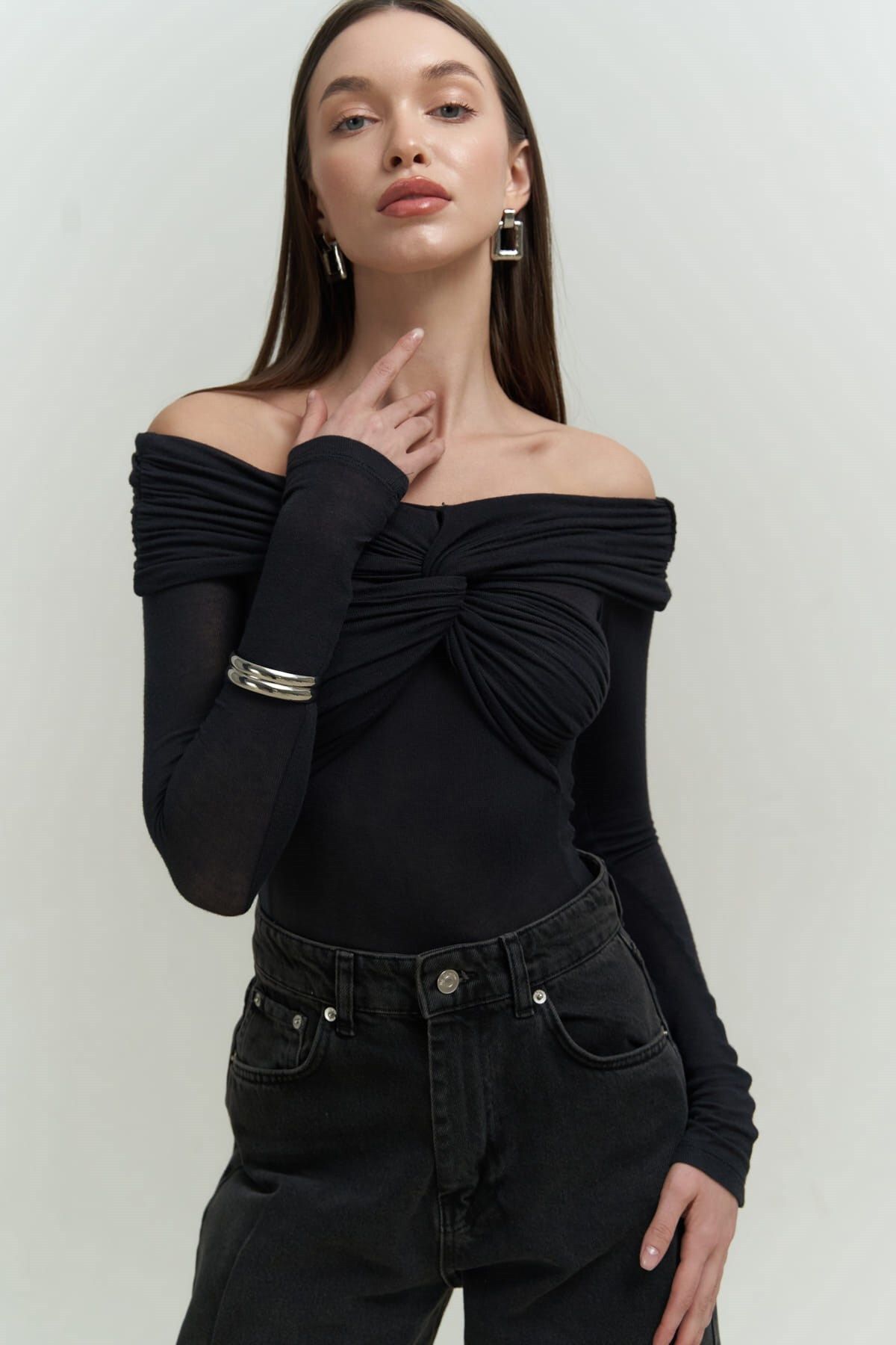 Mai Collection Vanni Çapraz Detay Siyah Uzun Kollu Bluz Mai Collection Vanni Çapraz Detay Siyah Uzun Kollu Bluz