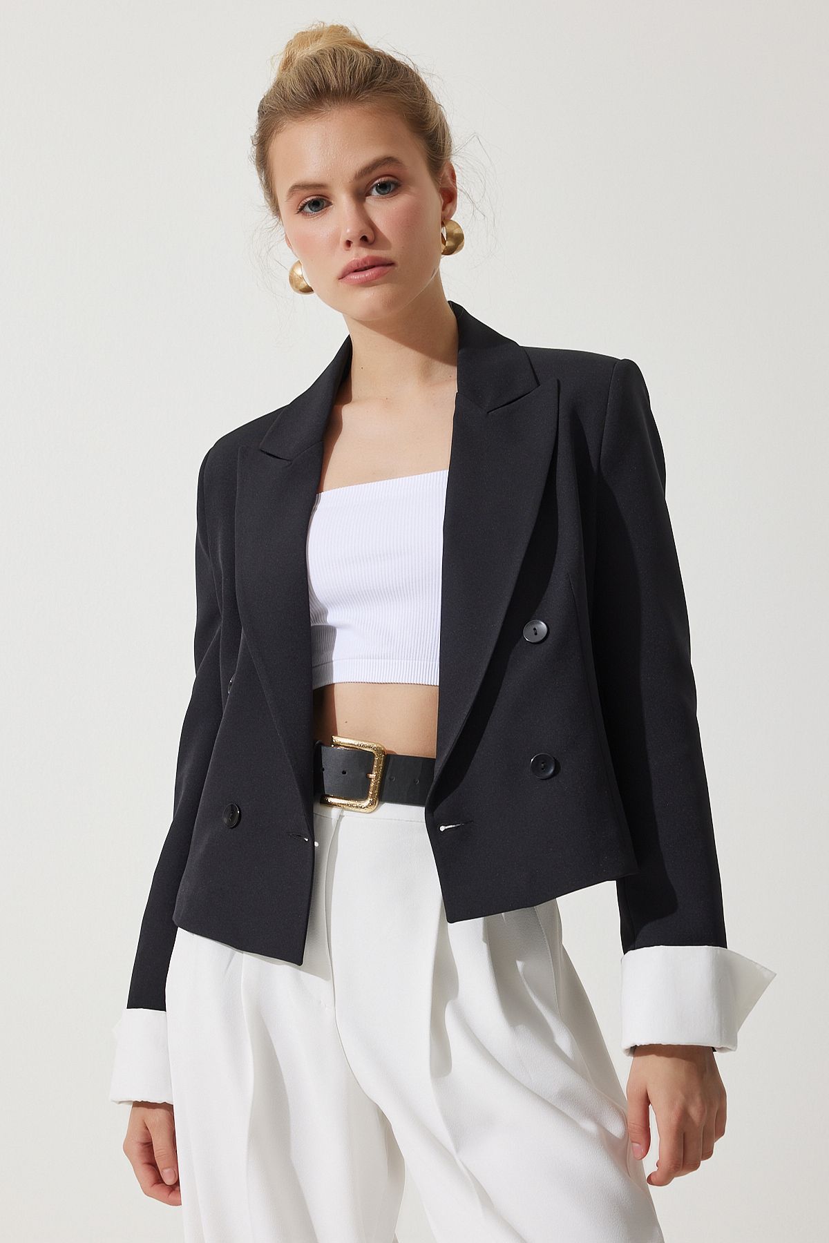 Kadın Siyah Kontrast Manşetli Kısa Blazer Ceket WF00070 Kadın Siyah Kontrast Manşetli Kısa Blazer Ceket WF00070