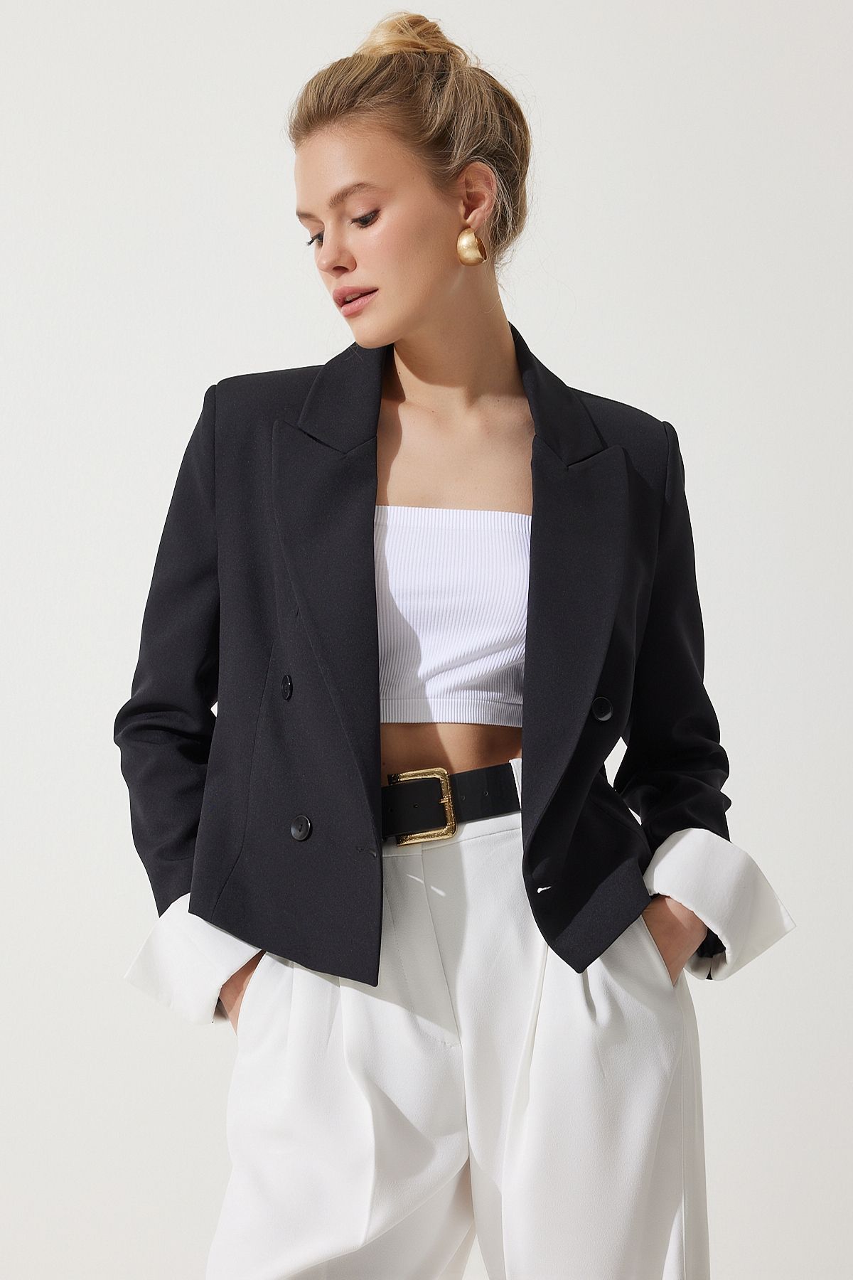 Kadın Siyah Kontrast Manşetli Kısa Blazer Ceket WF00070 Kadın Siyah Kontrast Manşetli Kısa Blazer Ceket WF00070