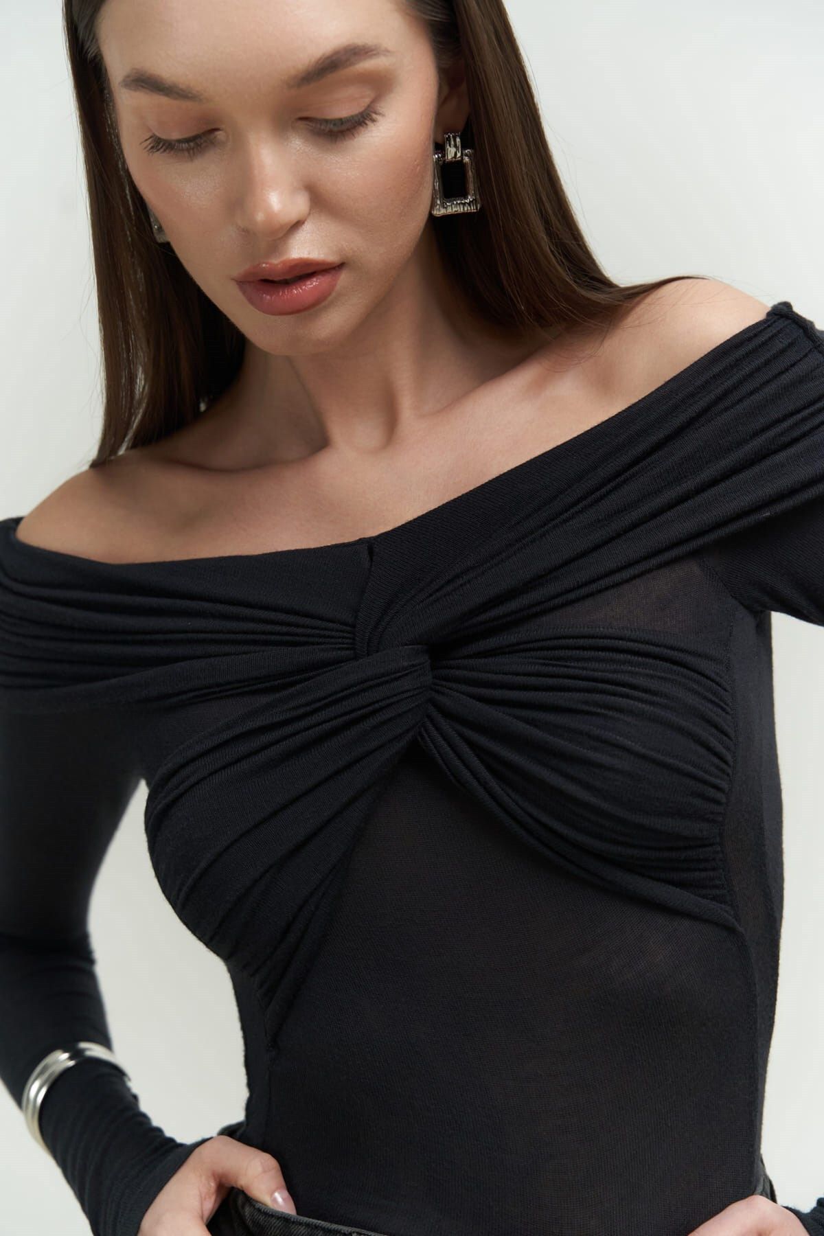 Mai Collection Vanni Çapraz Detay Siyah Uzun Kollu Bluz Mai Collection Vanni Çapraz Detay Siyah Uzun Kollu Bluz