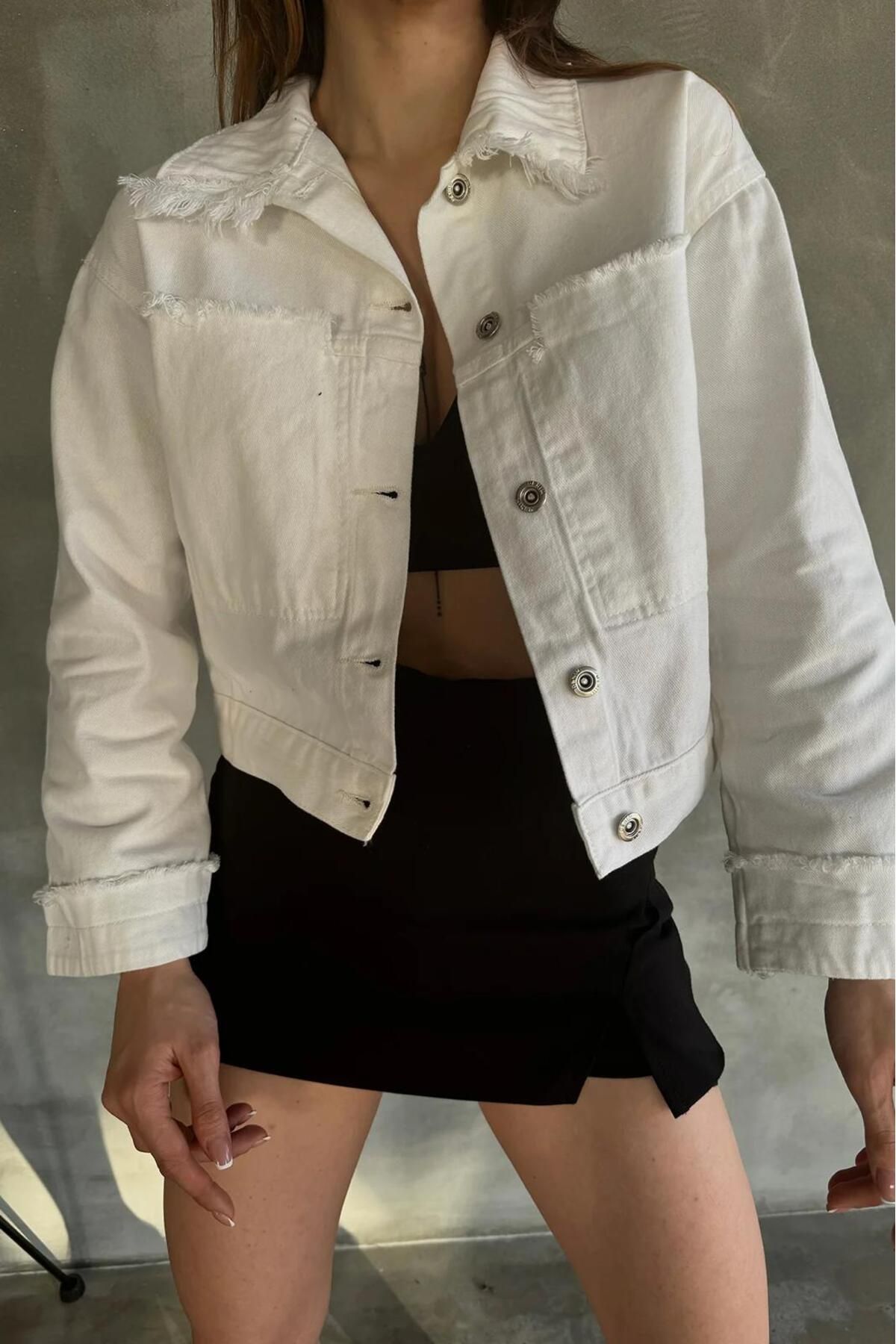 Kadın Püskül Detaylı Yıkamalı Jean Denim Kot Ceket Beyaz Kadın Püskül Detaylı Yıkamalı Jean Denim Kot Ceket Beyaz