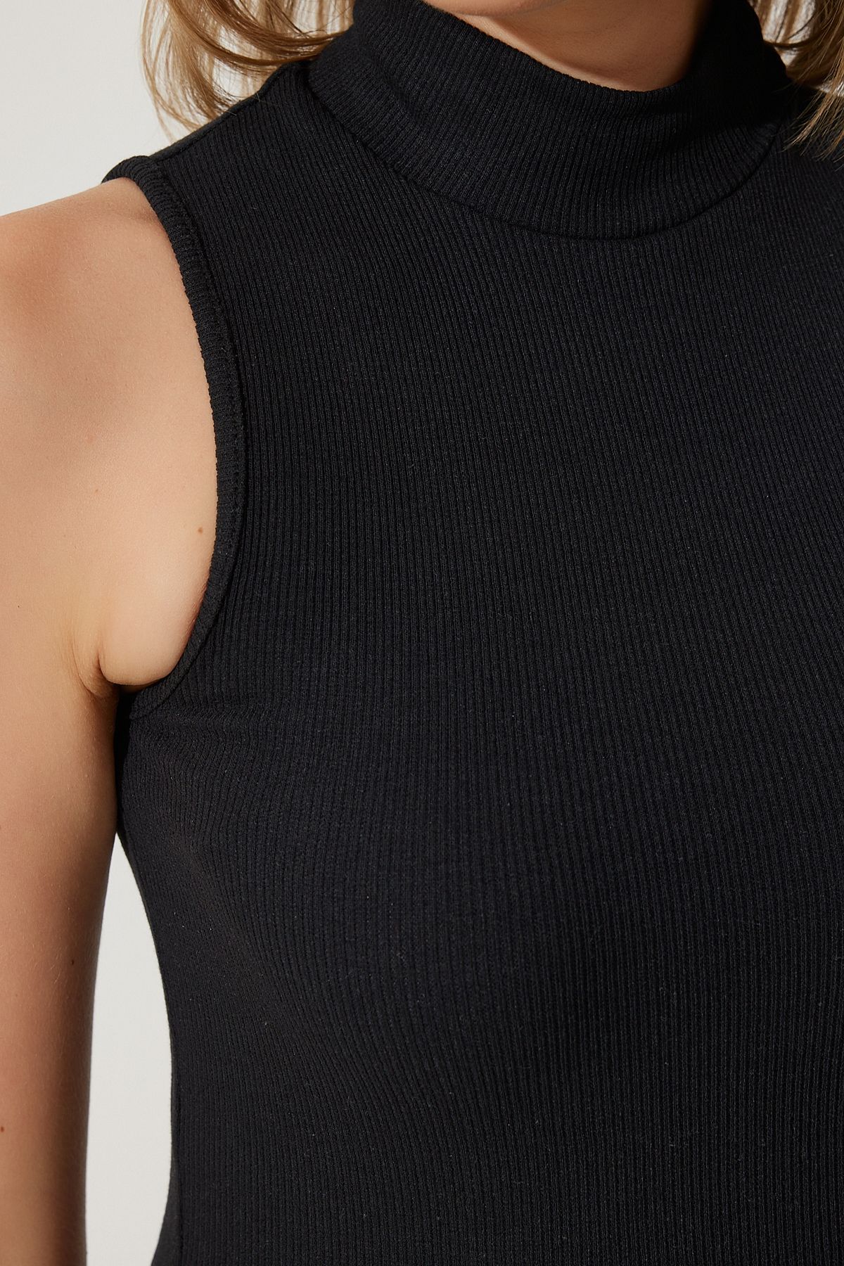 Kadın Siyah Beyaz Balıkçı Yaka Kolsuz 2'li Paket Örme Bluz GT00012