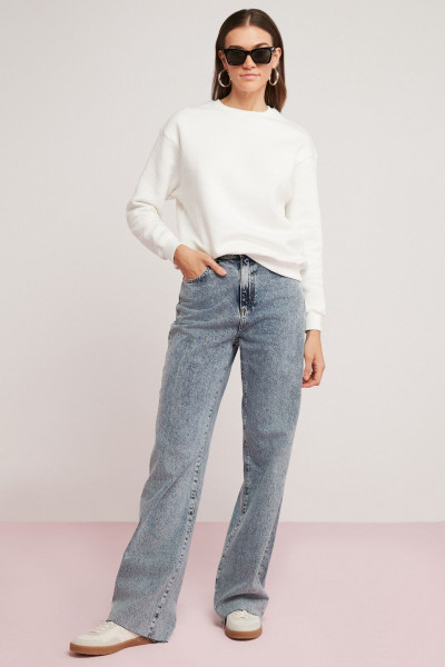 Vaneltına Kadın Içi Polarlı 3 Iplik Organik Pamuk Oversize Basic Bisiklet Yaka Beyaz Sweatshirt Vaneltına Kadın Içi Polarlı 3 Iplik Organik Pamuk Oversize Basic Bisiklet Yaka Beyaz Sweatshirt