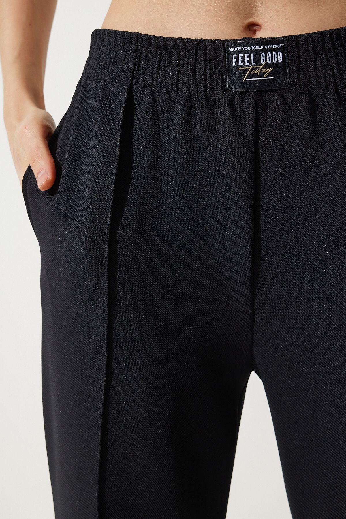 Kadın Siyah Esnek Yapılı Rahat Dokuma Eşofman Pantolon AN00165 Kadın Siyah Esnek Yapılı Rahat Dokuma Eşofman Pantolon AN00165
