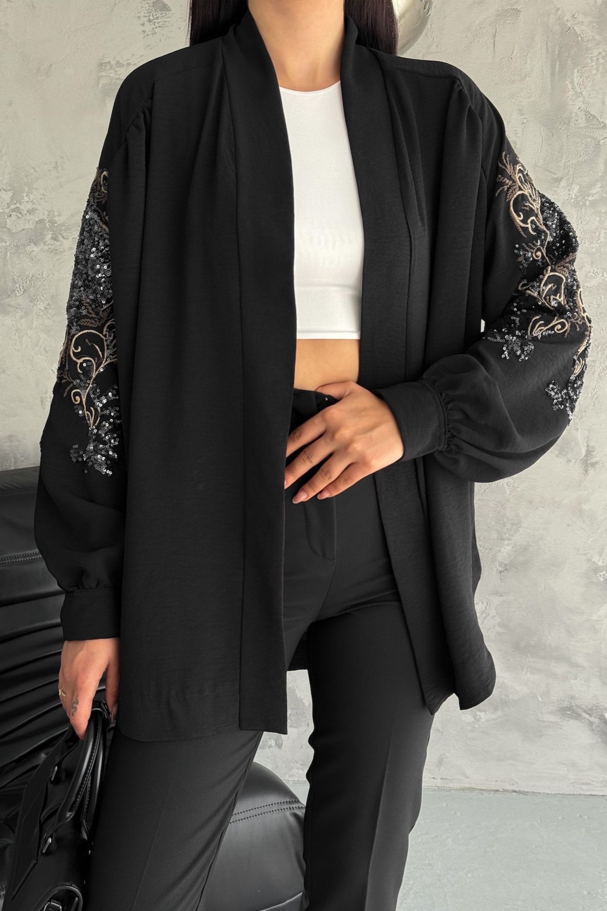 Kadın Siyah Standart Beden Komple Pul Payet Ve Nakış İşlemeli İnce Oversize Ceket Kadın Siyah Standart Beden Komple Pul Payet Ve Nakış İşlemeli İnce Oversize Ceket