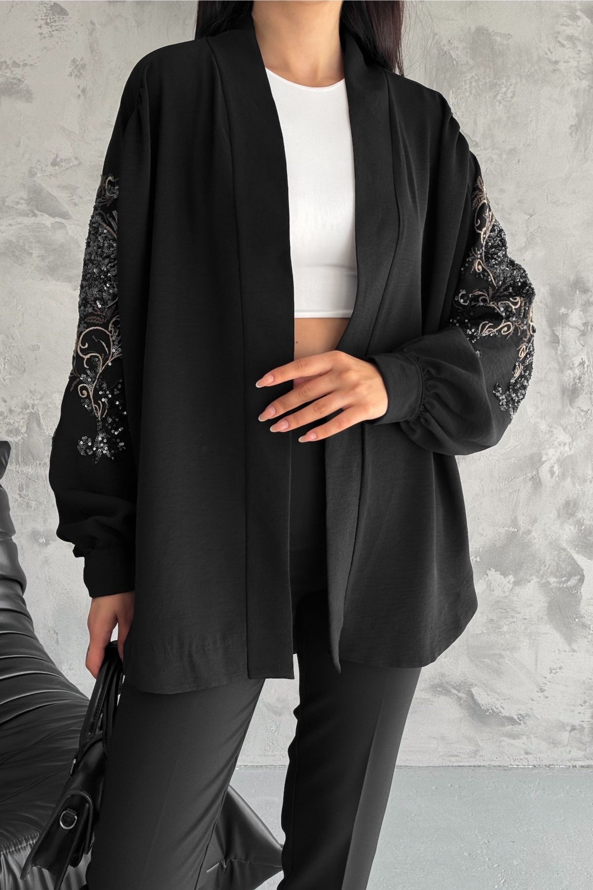 Kadın Siyah Standart Beden Komple Pul Payet Ve Nakış İşlemeli İnce Oversize Ceket Kadın Siyah Standart Beden Komple Pul Payet Ve Nakış İşlemeli İnce Oversize Ceket