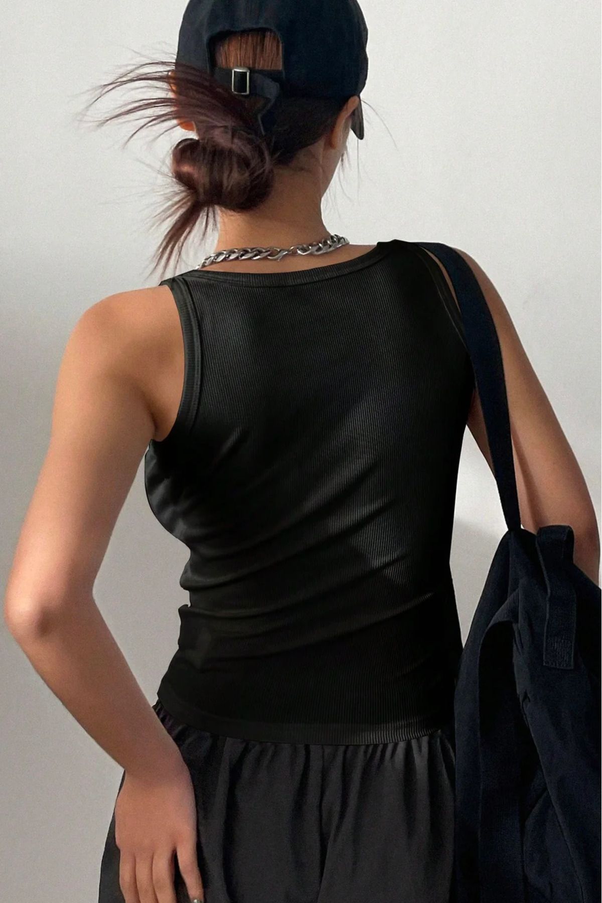 Kadın Siyah Kaşkorse Geniş Askılı Düğmeli Crop Bluz Kadın Siyah Kaşkorse Geniş Askılı Düğmeli Crop Bluz