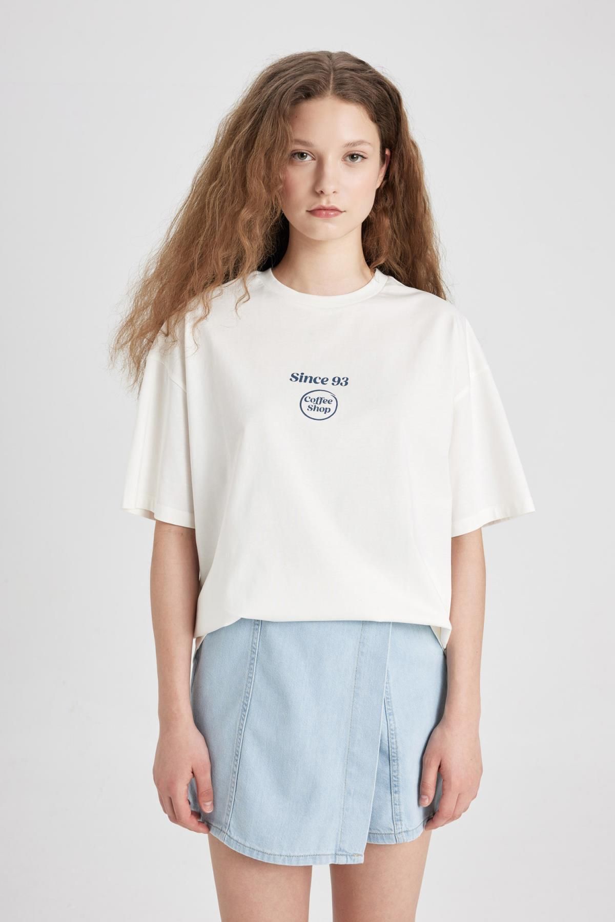 Oversize Fit Bisiklet Yaka Sırt Baskılı Kısa Kollu Tişört C5959AX24SM