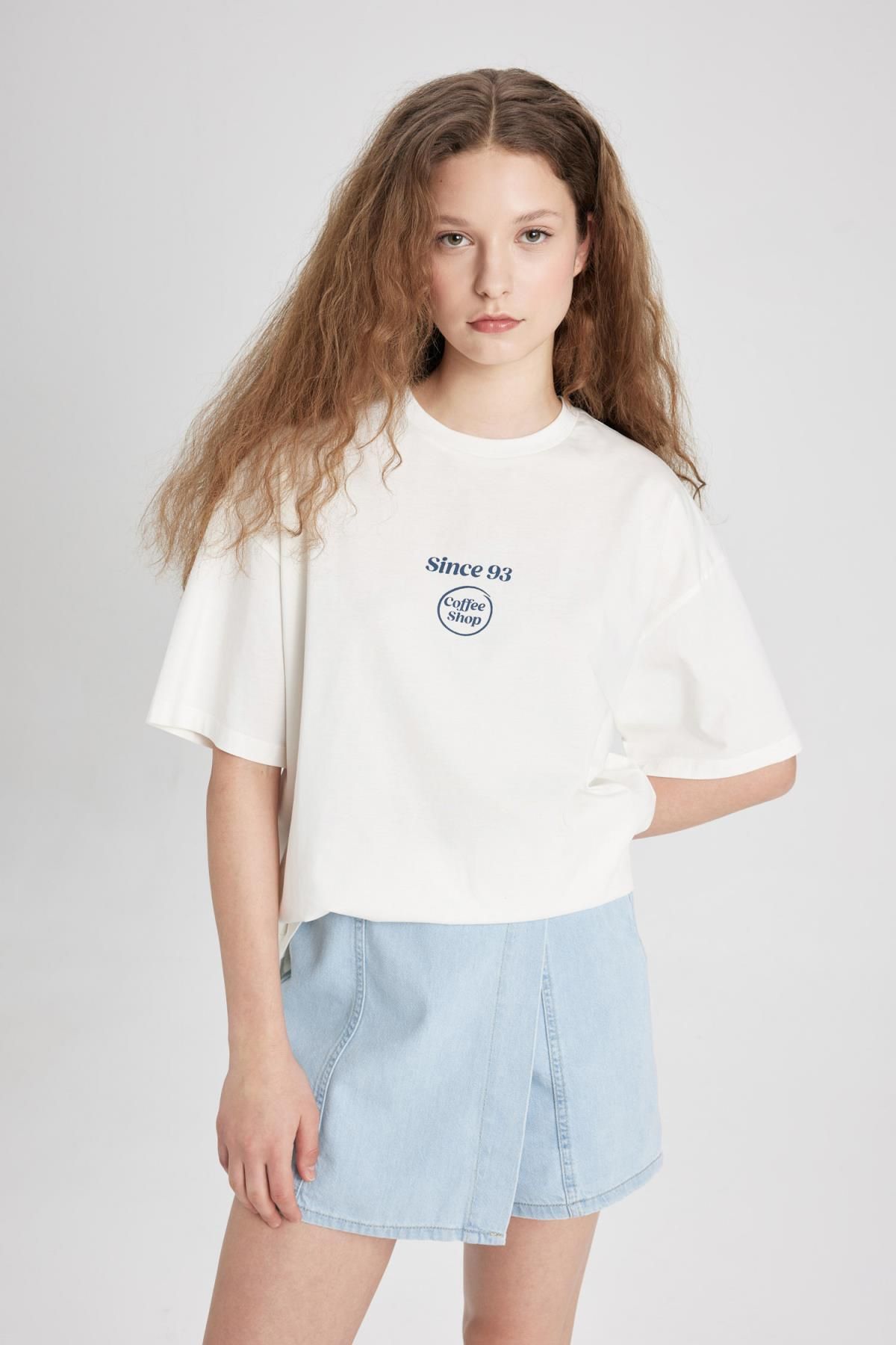 Oversize Fit Bisiklet Yaka Sırt Baskılı Kısa Kollu Tişört C5959AX24SM