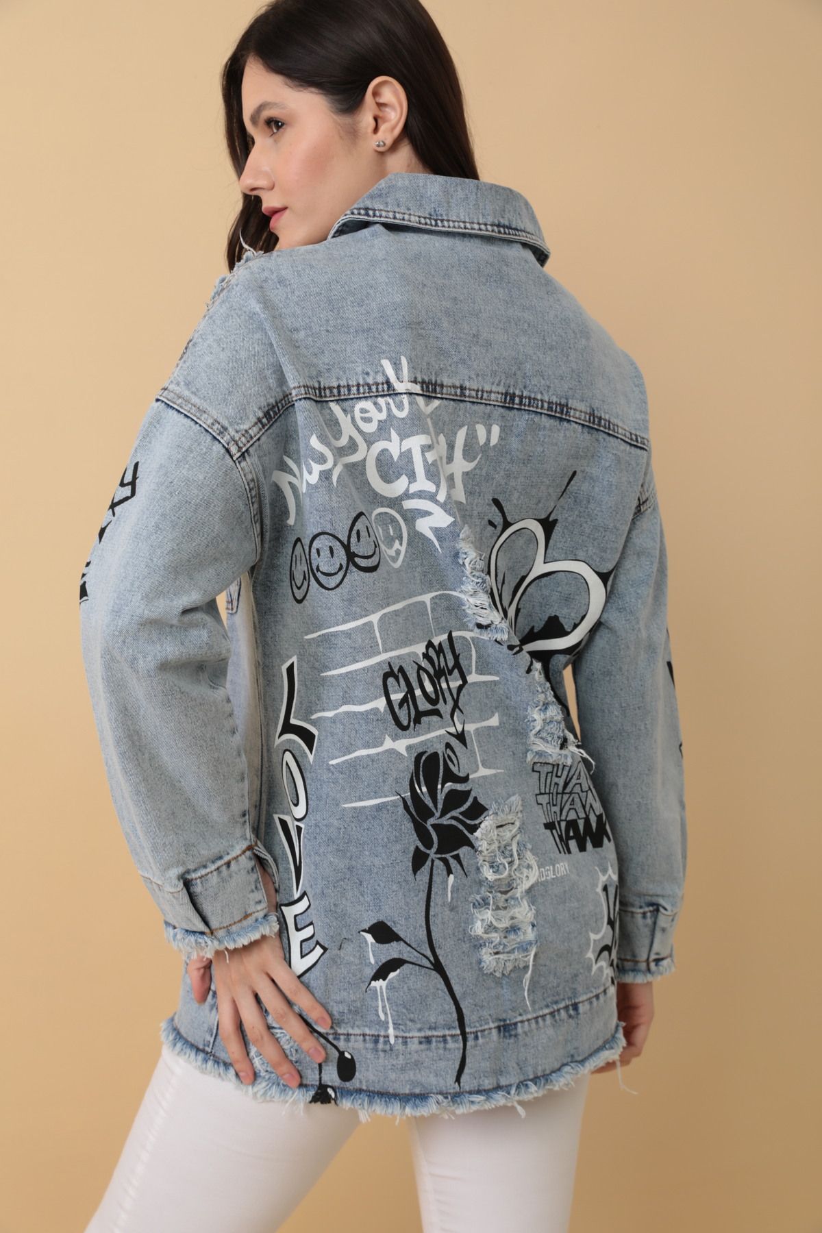 Tasarım El Baskı Detaylı Denim Kot Ceket Tasarım El Baskı Detaylı Denim Kot Ceket