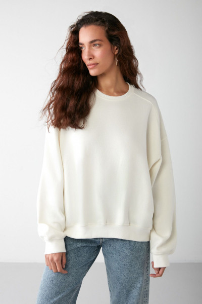 Susana Kadın Bisiklet Yaka Içi Polarlı Oversize Fit Basic Vanilya Sweatshirt Susana Kadın Bisiklet Yaka Içi Polarlı Oversize Fit Basic Vanilya Sweatshirt
