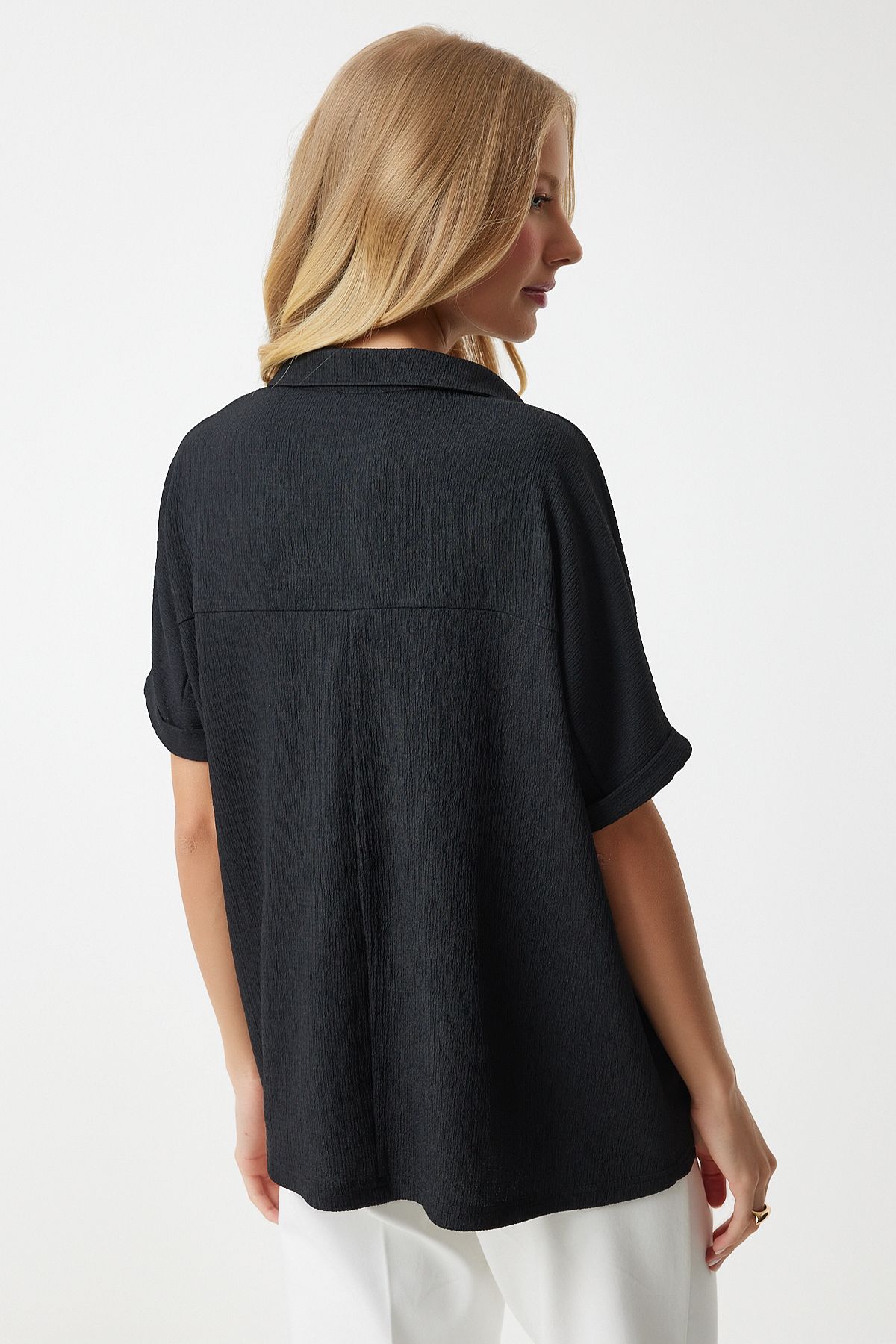 Kadın Siyah Polo Yaka Örme Krinkıl Bluz DD01299 Kadın Siyah Polo Yaka Örme Krinkıl Bluz DD01299