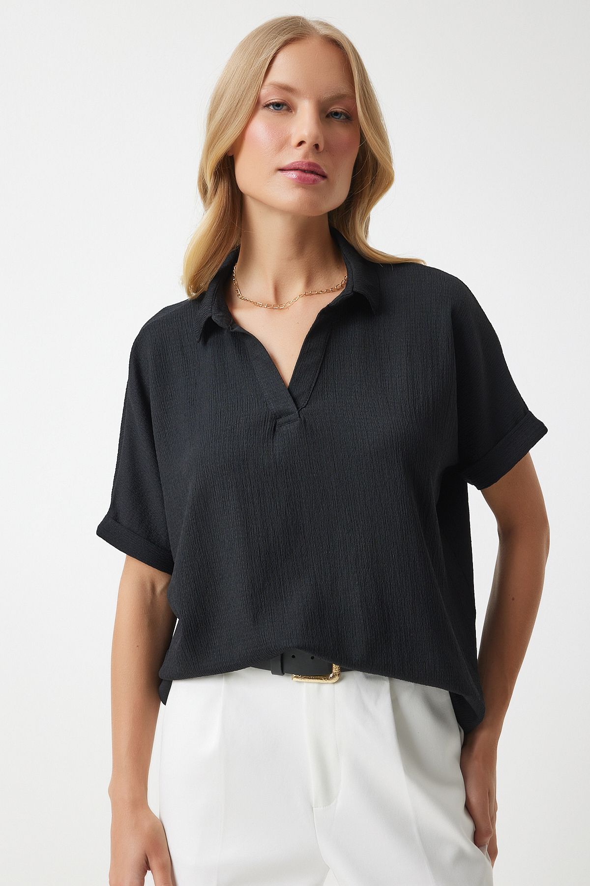 Kadın Siyah Polo Yaka Örme Krinkıl Bluz DD01299 Kadın Siyah Polo Yaka Örme Krinkıl Bluz DD01299