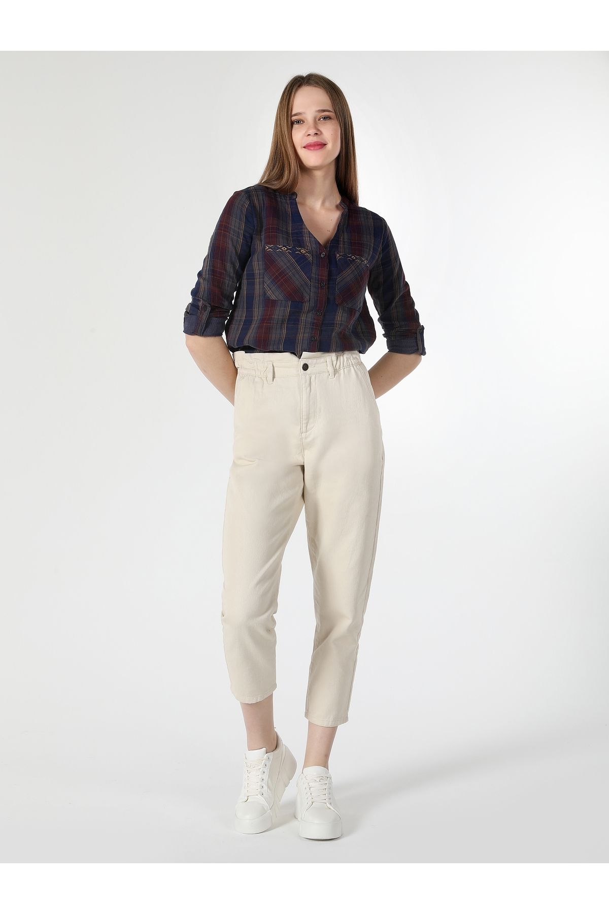 Regular Fit V Yaka Kareli Lacivert Kadın Uzun Kol Gömlek Cl1061052 Regular Fit V Yaka Kareli Lacivert Kadın Uzun Kol Gömlek Cl1061052