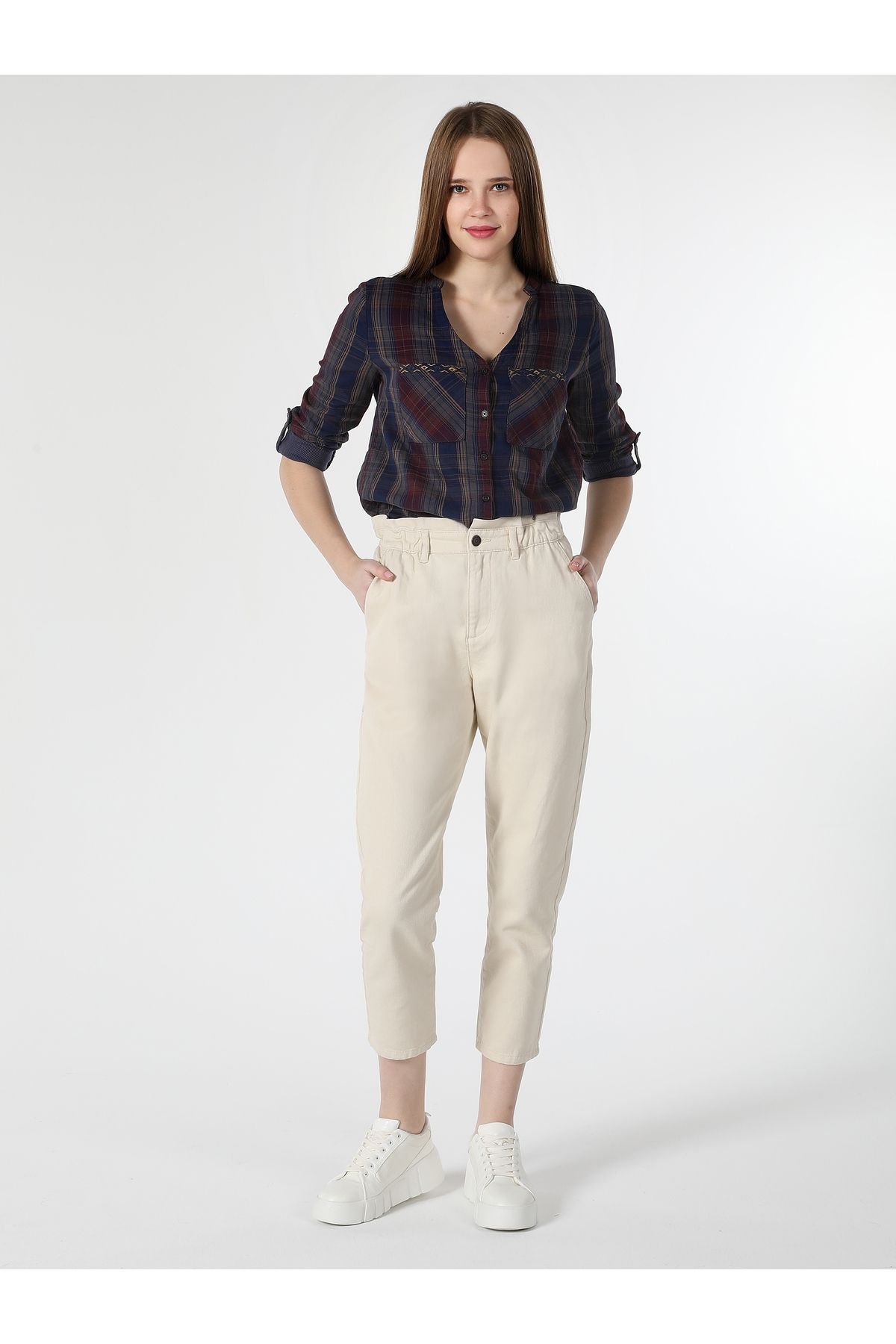 Regular Fit V Yaka Kareli Lacivert Kadın Uzun Kol Gömlek Cl1061052 Regular Fit V Yaka Kareli Lacivert Kadın Uzun Kol Gömlek Cl1061052