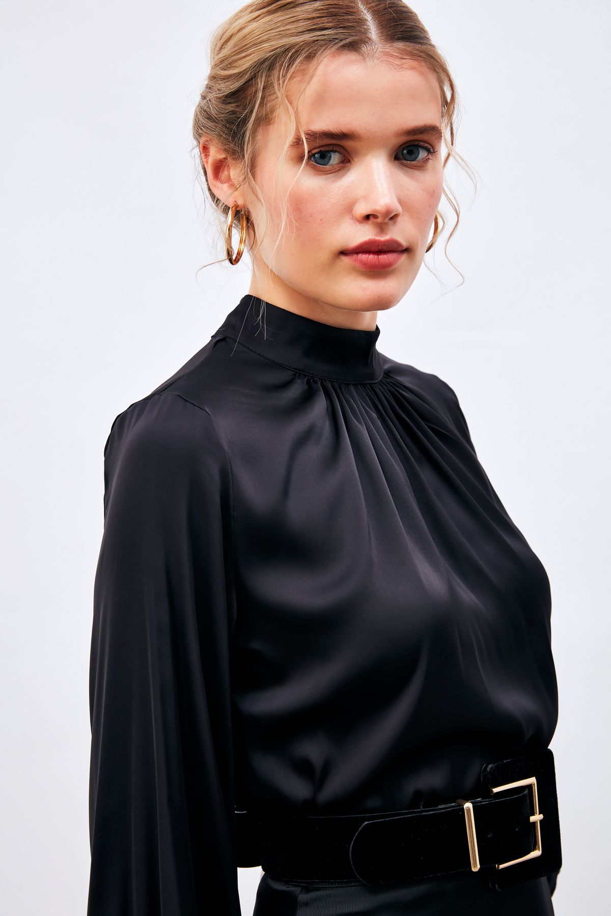 Yaka Detaylı Saten Bluz - Siyah Yaka Detaylı Saten Bluz - Siyah