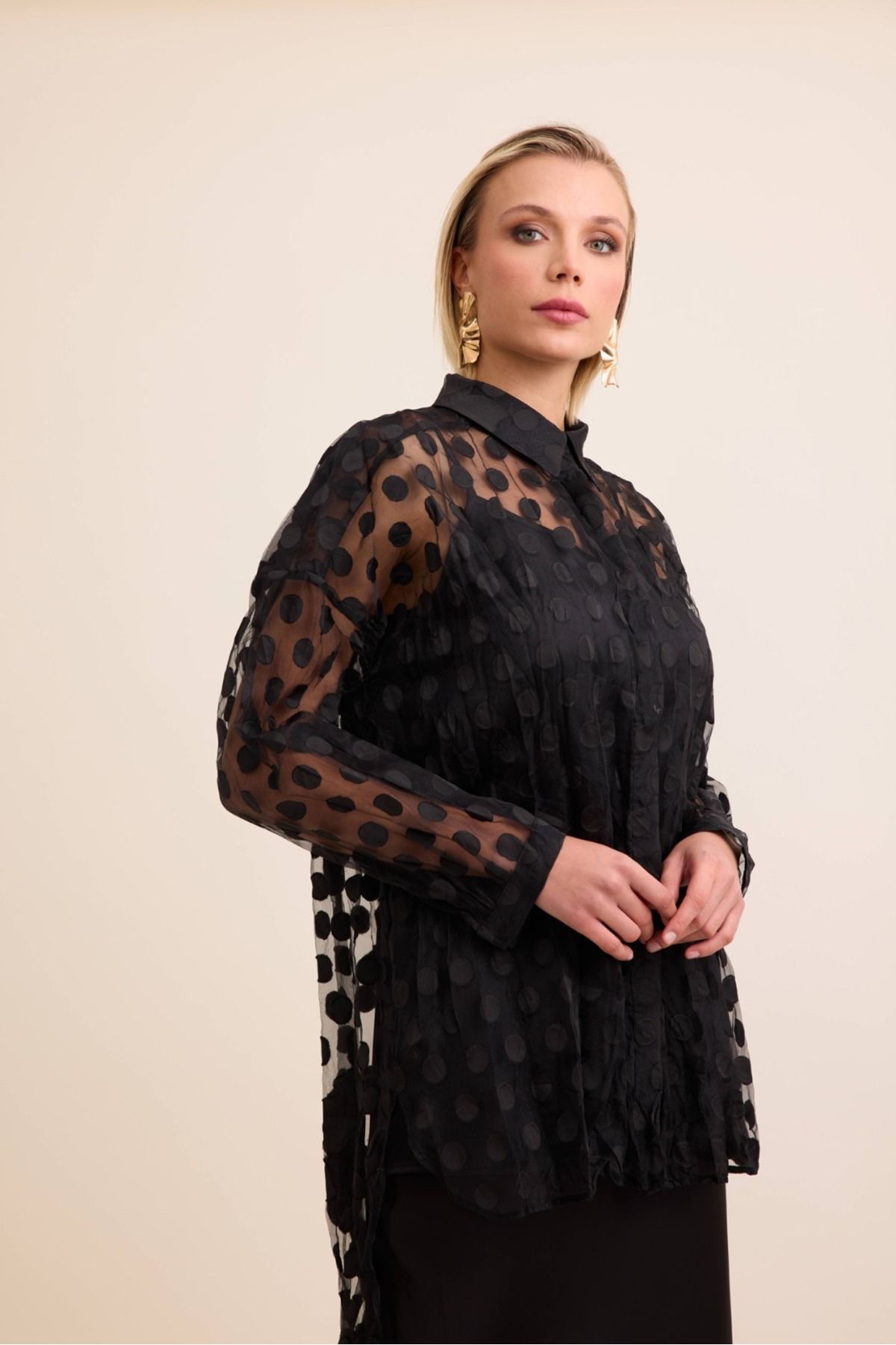 Siyah Gömlek Siyah Gömlek