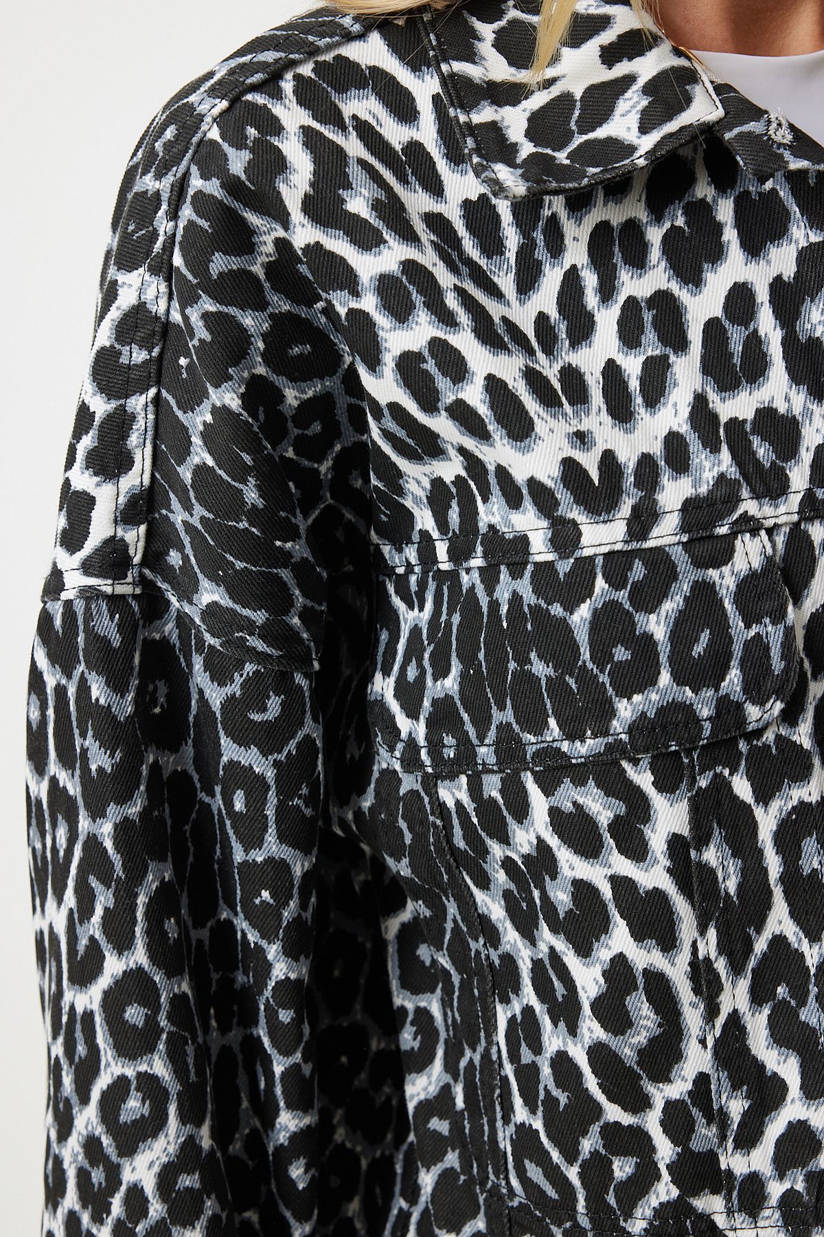 Kadın Siyah Ekru Leopar Desenli Denim Ceket VC00007 Kadın Siyah Ekru Leopar Desenli Denim Ceket VC00007