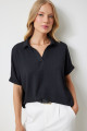 Kadın Siyah Polo Yaka Örme Krinkıl Bluz DD01299 Kadın Siyah Polo Yaka Örme Krinkıl Bluz DD01299