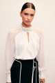 Yaka Aksesuarlı Bluz - EKRU Yaka Aksesuarlı Bluz - EKRU