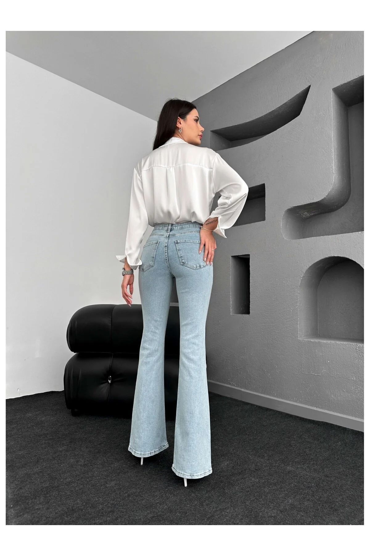Yakamoz Ispanyol Paça Likralı Kot Pantolon Yüksek Bel Flare Jeans Toparlayıcı Extra Rahat Yakamoz Ispanyol Paça Likralı Kot Pantolon Yüksek Bel Flare Jeans Toparlayıcı Extra Rahat