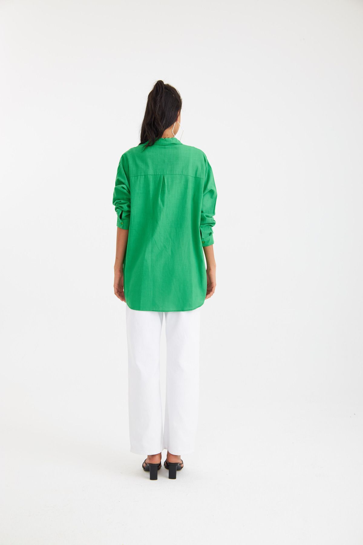 KADIN OVERSIZE PAYET VE NAKIŞLI GÖMLEK KADIN OVERSIZE PAYET VE NAKIŞLI GÖMLEK