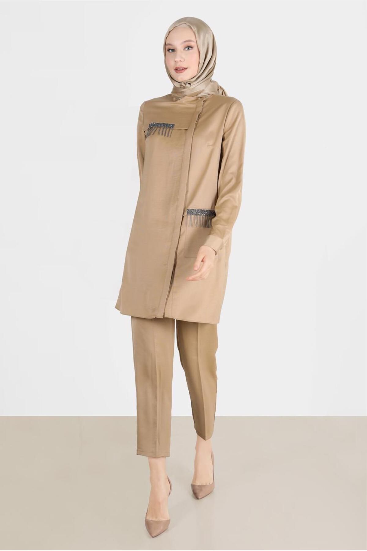 Taş Detaylı Gizli Düğmeli Ikili Pant. Takım 42515 Taş Detaylı Gizli Düğmeli Ikili Pant. Takım 42515