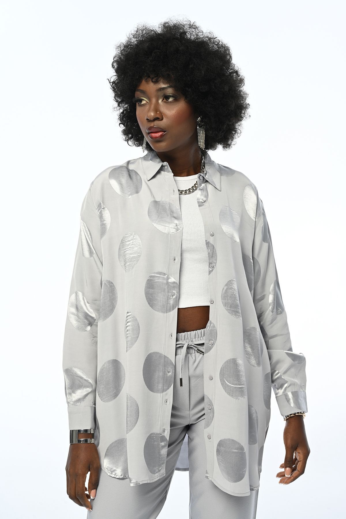 KADIN OVERSIZE YUVARLAK DESEN GRİ GÖMLEK KADIN OVERSIZE YUVARLAK DESEN GRİ GÖMLEK