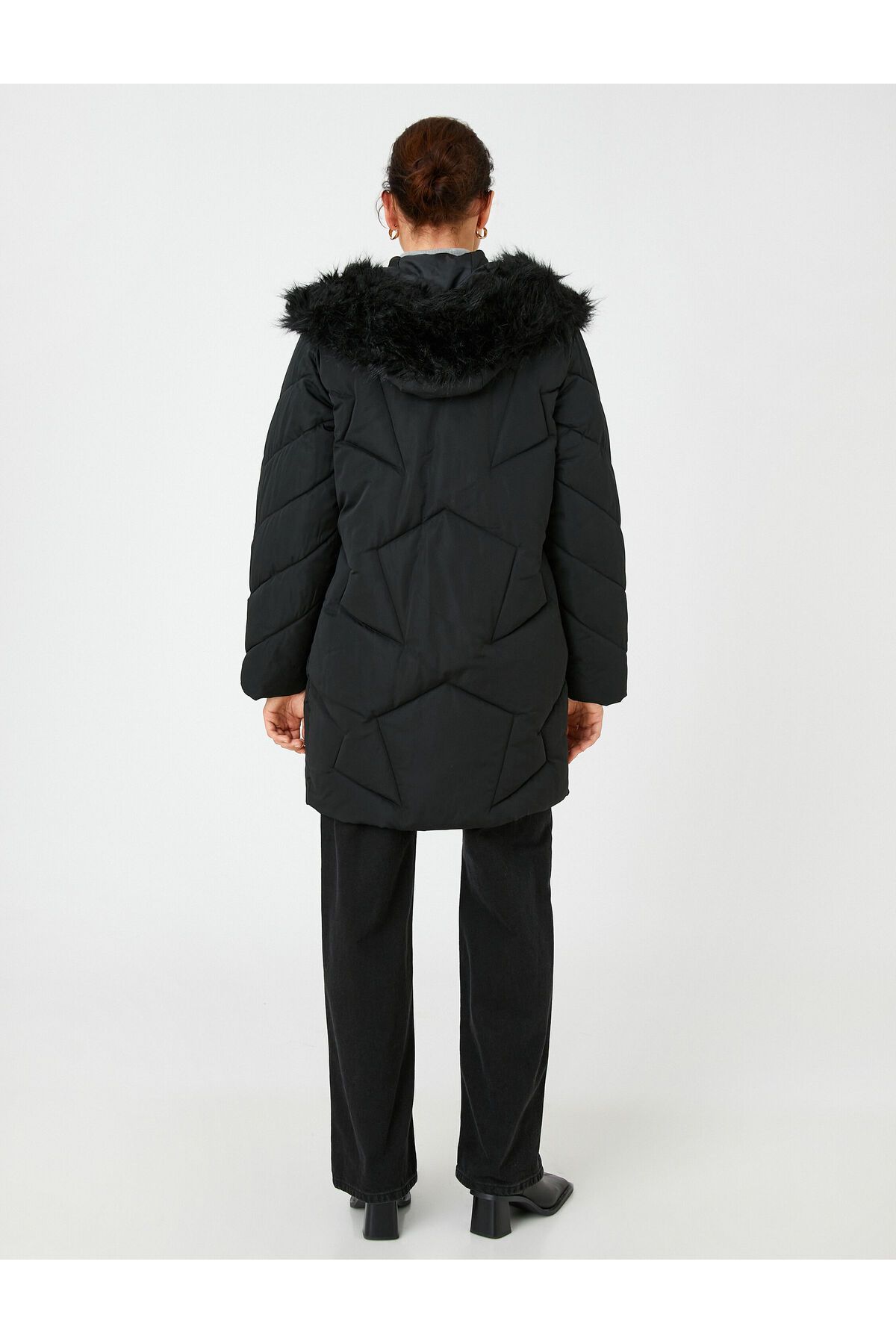 Kapüşonlu Şişme Mont Peluş Detaylı Kapüşonlu Şişme Mont Peluş Detaylı