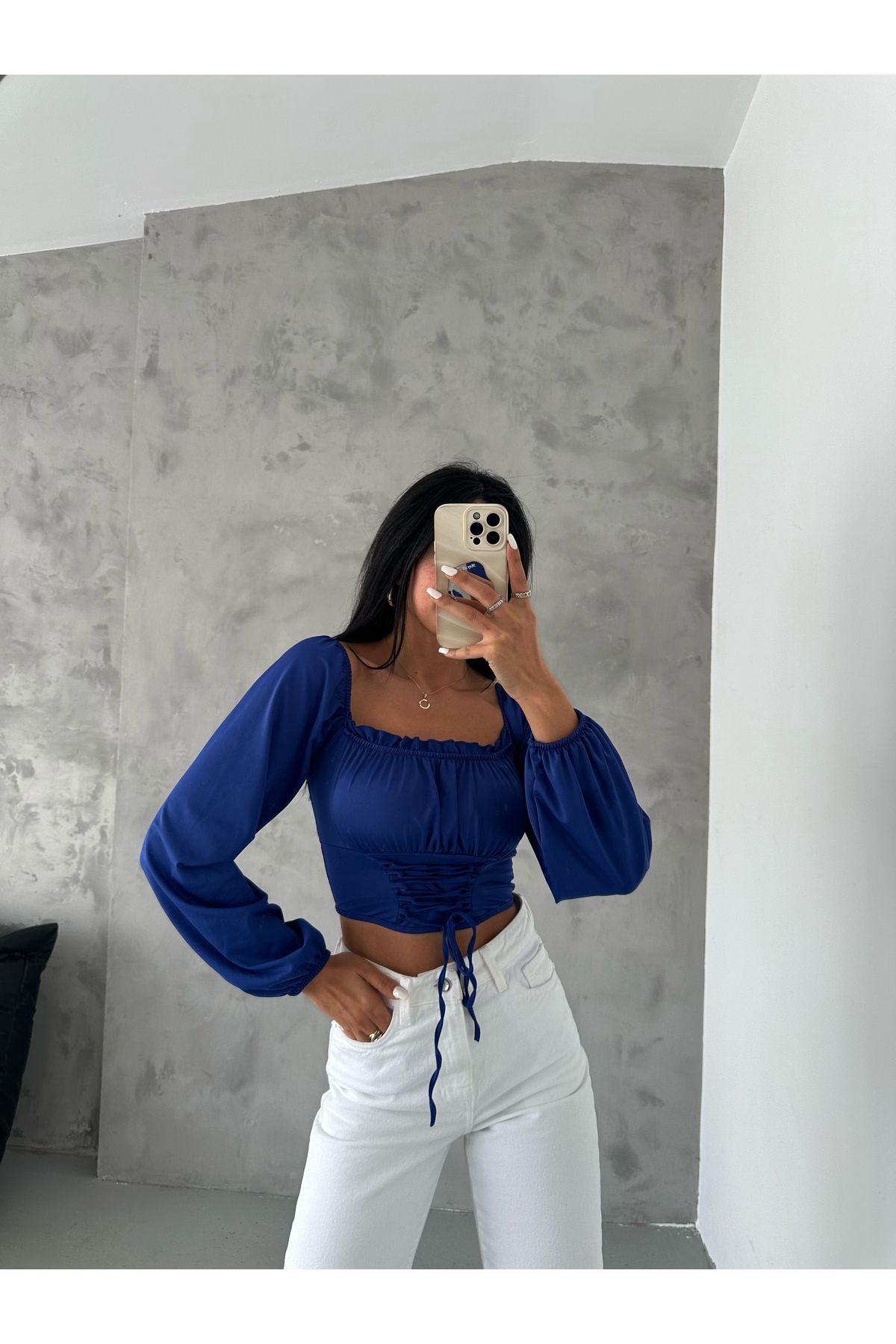 Kadın Saks Balon Kol Bağlamalı Korse Görünümlü Madonna Yaka Dalgıç Kumaş Crop Bluz Kadın Saks Balon Kol Bağlamalı Korse Görünümlü Madonna Yaka Dalgıç Kumaş Crop Bluz