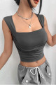 Kare Yaka Büzgü Detaylı Esnek Crop Bluz Kare Yaka Büzgü Detaylı Esnek Crop Bluz