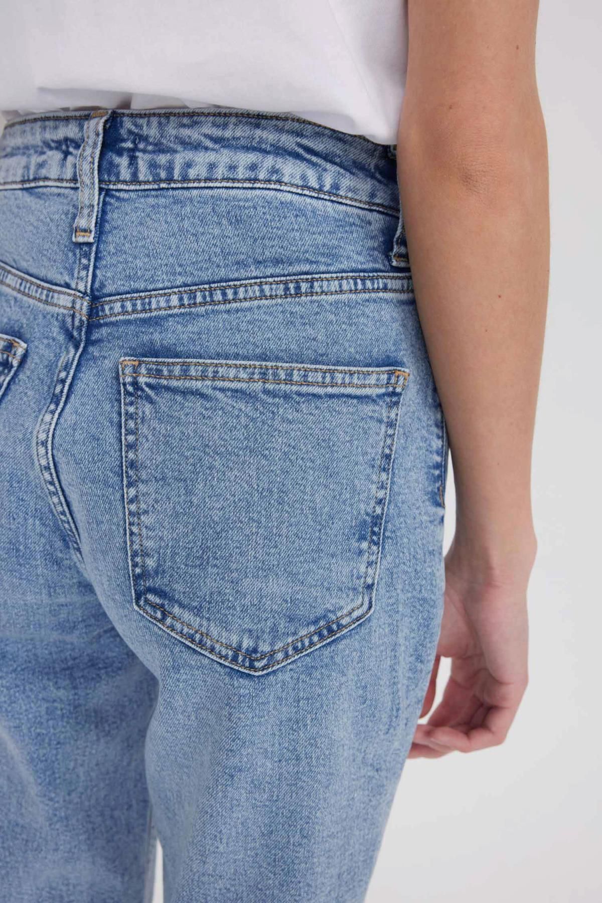 Lina Comfort Mom Fit Yüksek Rahat Kalıp Hafif Dar Paça Bilek Boy Jean Pantolon B6510ax24sp Lina Comfort Mom Fit Yüksek Rahat Kalıp Hafif Dar Paça Bilek Boy Jean Pantolon B6510ax24sp