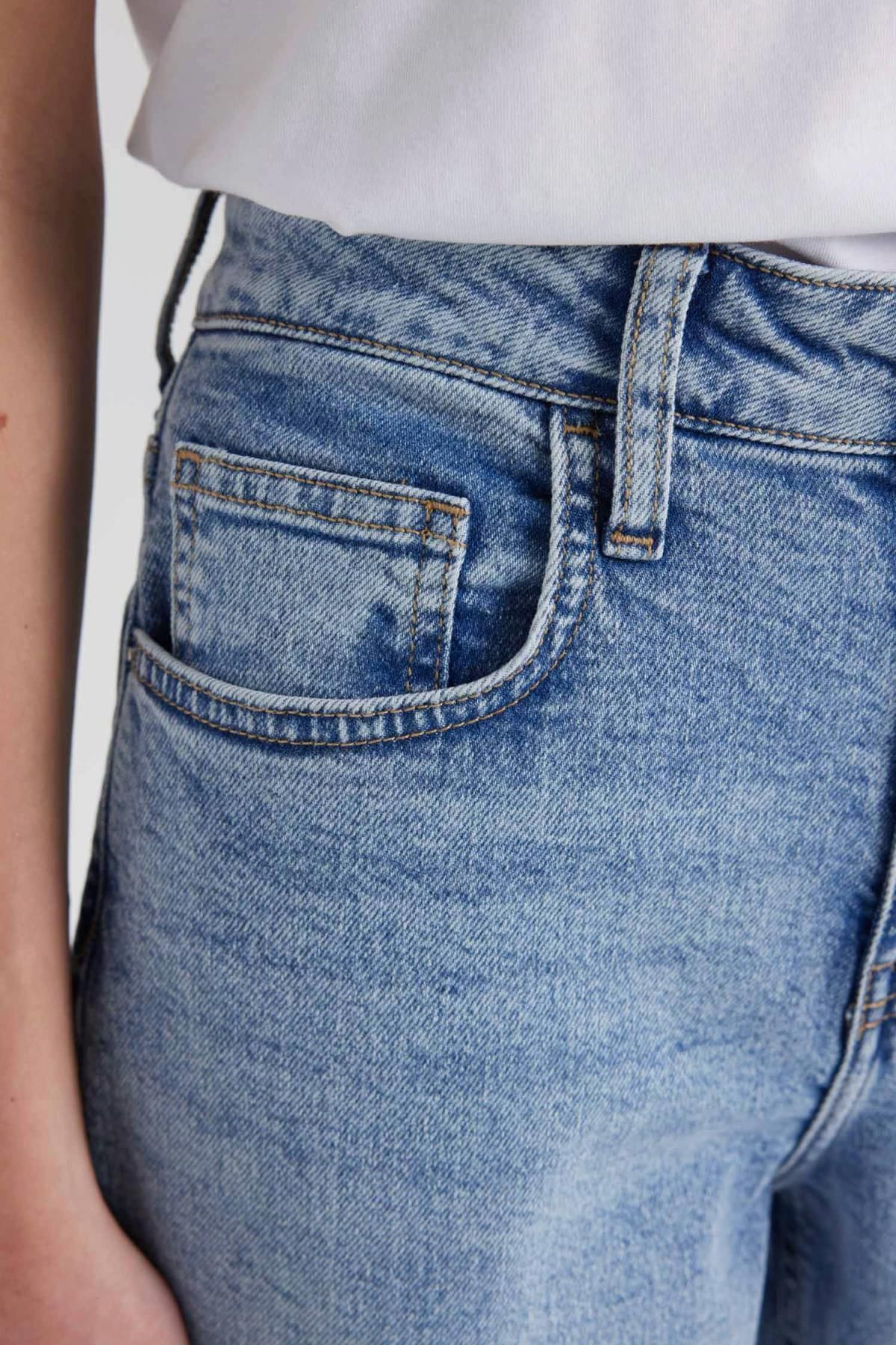 Lina Comfort Mom Fit Yüksek Rahat Kalıp Hafif Dar Paça Bilek Boy Jean Pantolon B6510ax24sp Lina Comfort Mom Fit Yüksek Rahat Kalıp Hafif Dar Paça Bilek Boy Jean Pantolon B6510ax24sp