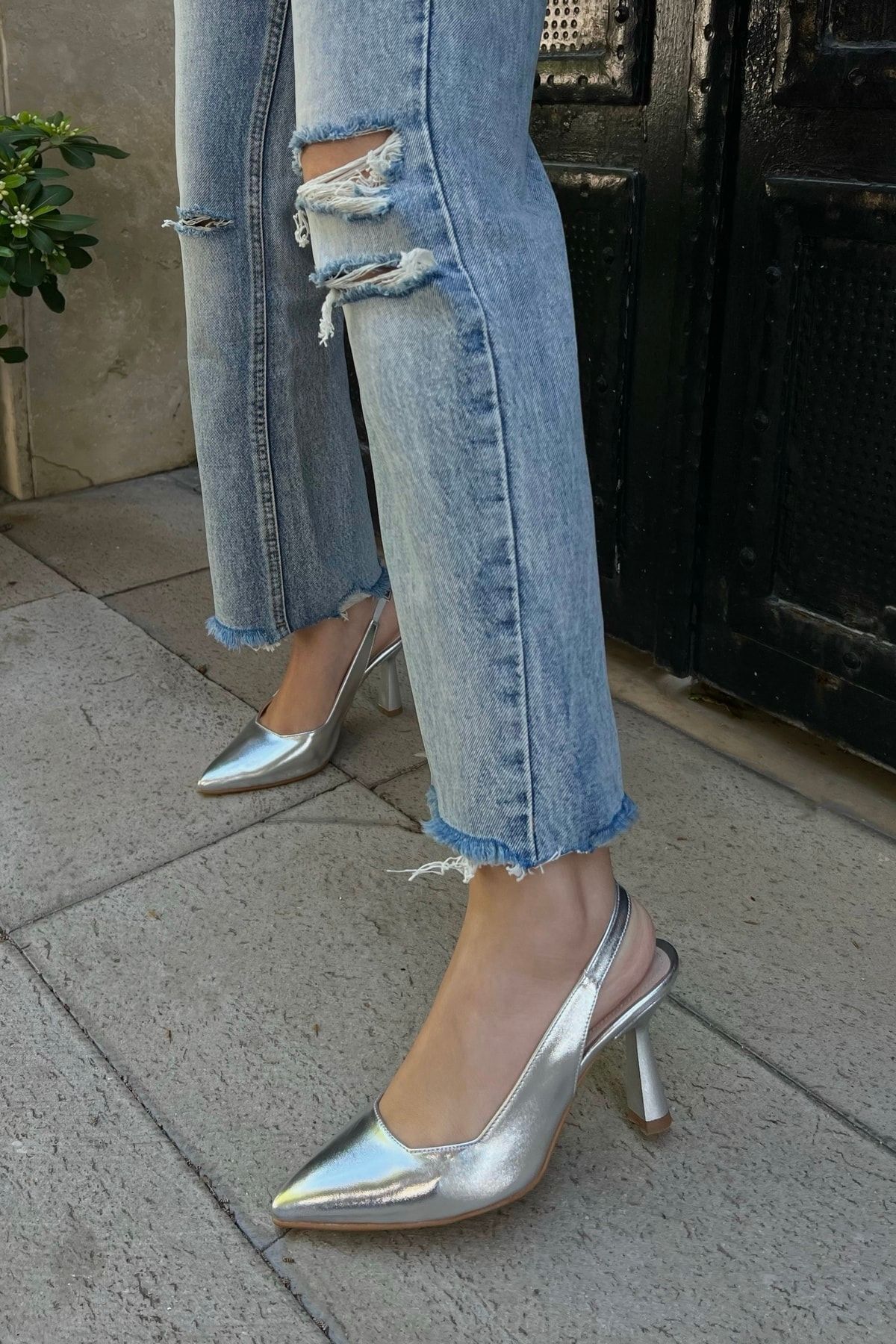 Spark Metalik Cilt Silver Lame Gümüş Gri Sivri Burun Arka Açık Stiletto Abiye Topuklu Kadın Ayakkabı Spark Metalik Cilt Silver Lame Gümüş Gri Sivri Burun Arka Açık Stiletto Abiye Topuklu Kadın Ayakkabı