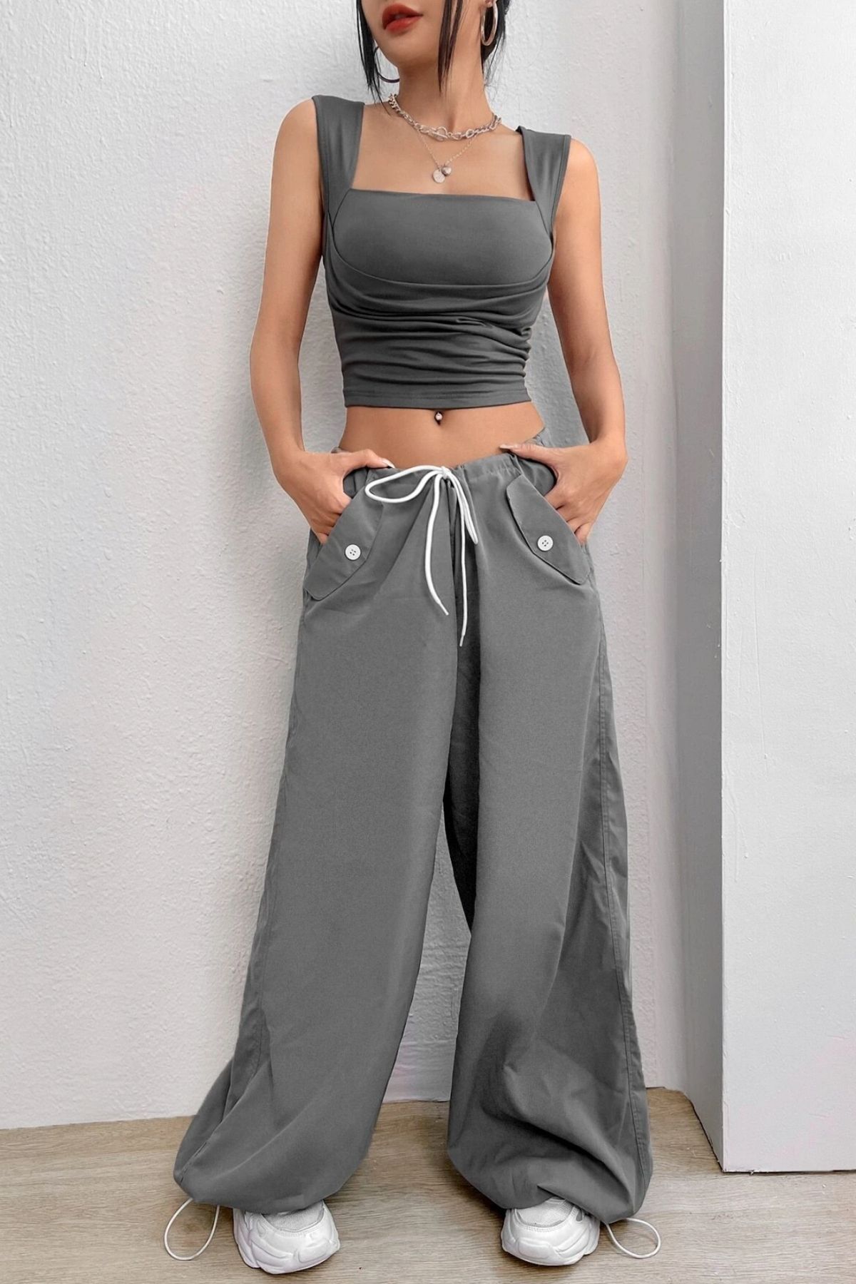 Kare Yaka Büzgü Detaylı Esnek Crop Bluz Kare Yaka Büzgü Detaylı Esnek Crop Bluz