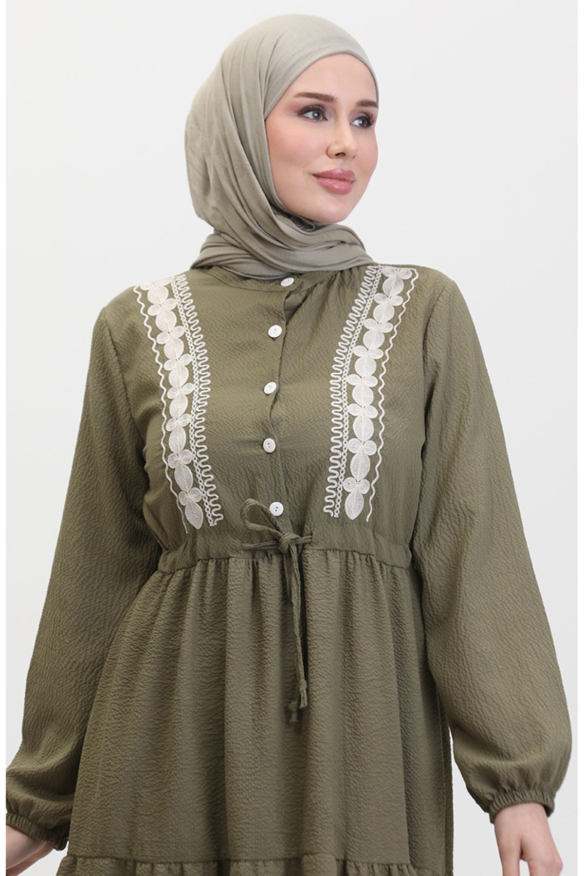 Nakışlı Beli Büzgülü Elbise 0380-05 Haki Nakışlı Beli Büzgülü Elbise 0380-05 Haki