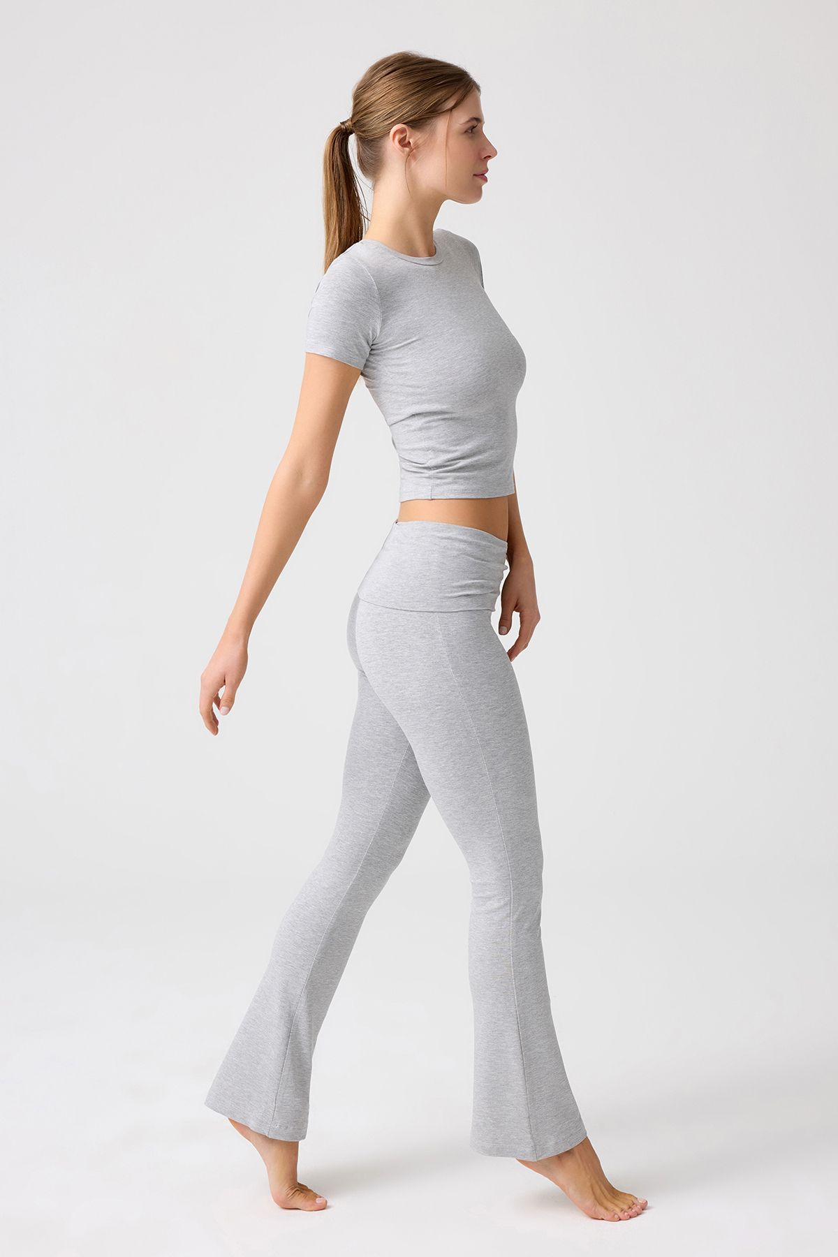 x Melodi Gri Melanj Bedene Oturan Tişört Short Fitted x Melodi Gri Melanj Bedene Oturan Tişört Short Fitted