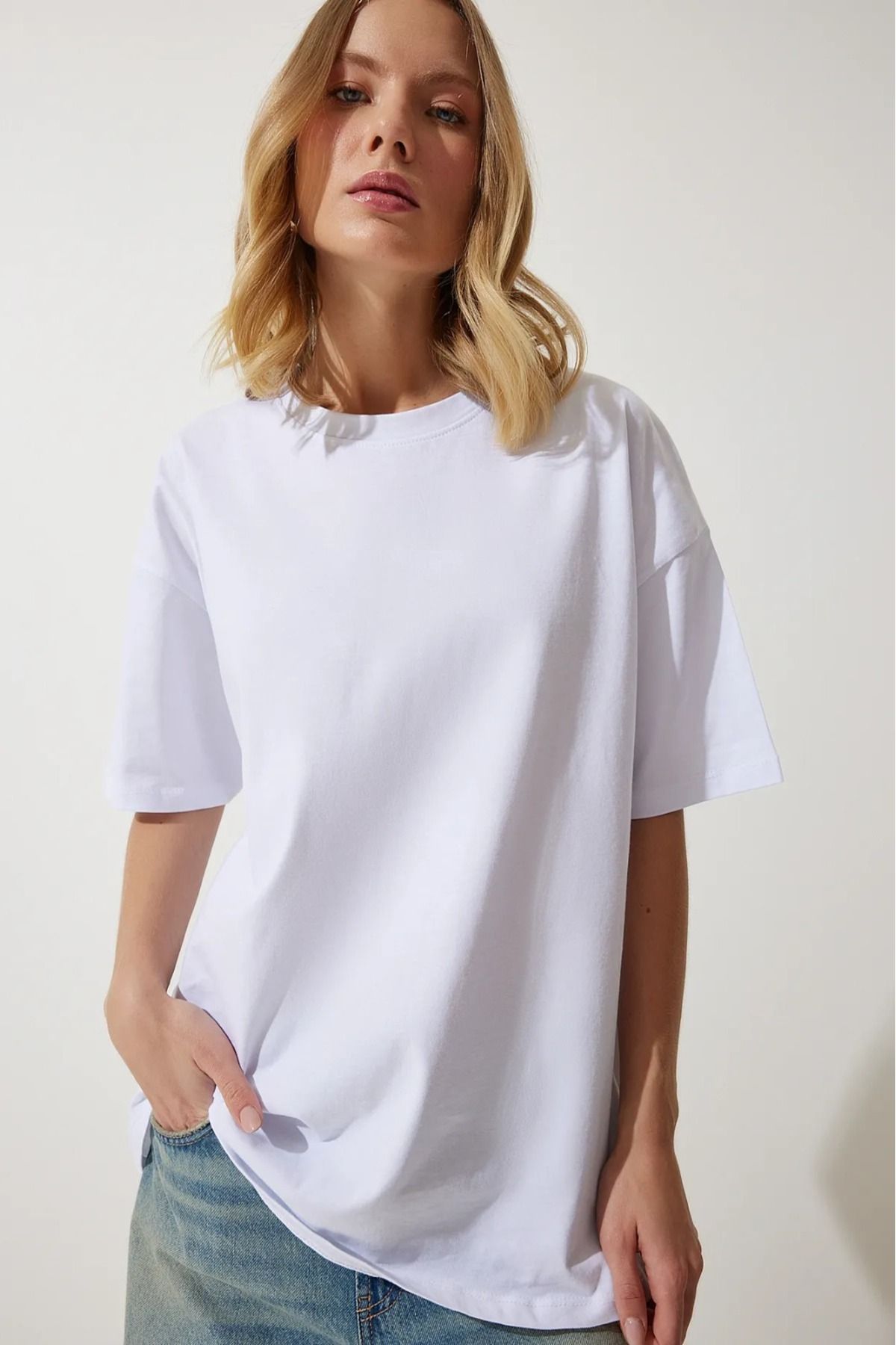 Süper Kalite Kadın %100 Pamuk Beyaz Bisiklet Yaka Oversize Boyfriend T-shirt Süper Kalite Kadın %100 Pamuk Beyaz Bisiklet Yaka Oversize Boyfriend T-shirt