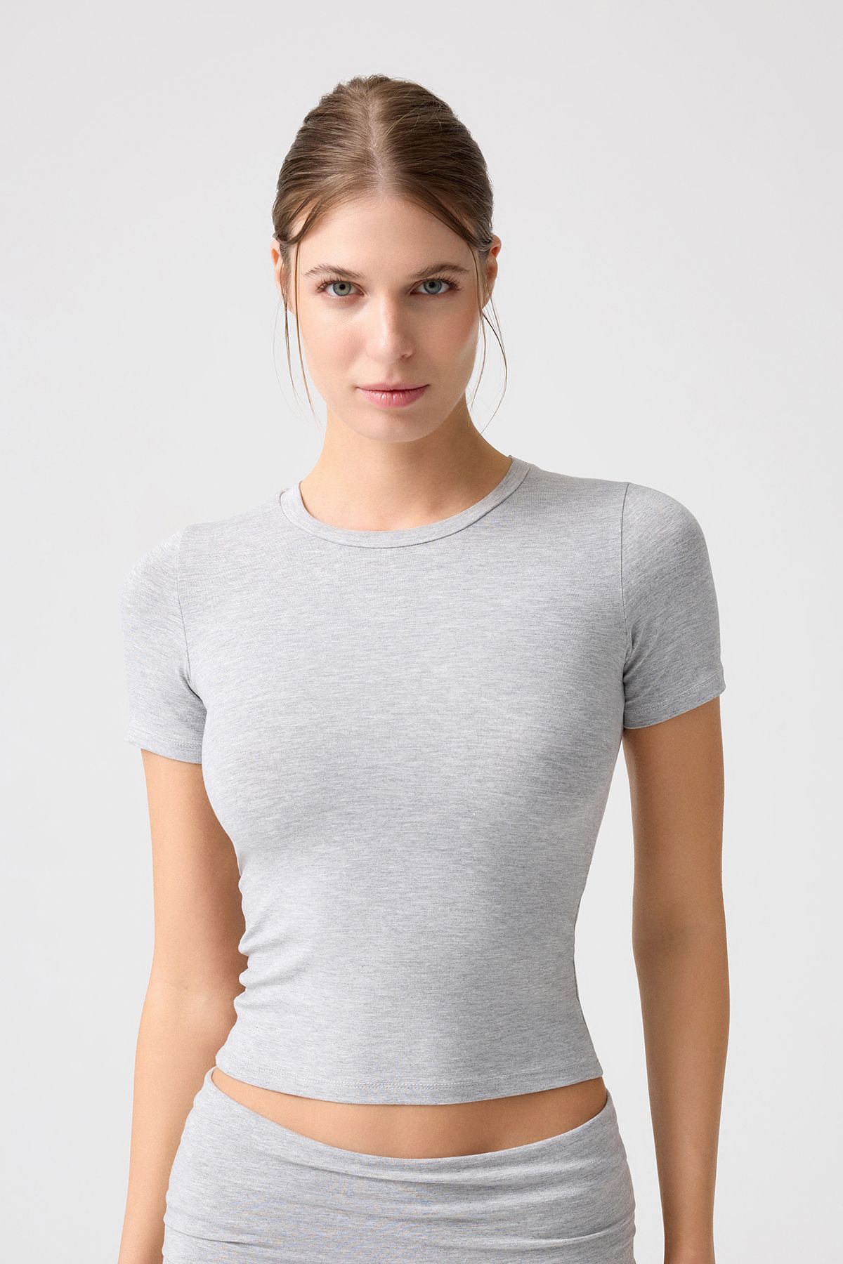 x Melodi Gri Melanj Bedene Oturan Tişört Short Fitted x Melodi Gri Melanj Bedene Oturan Tişört Short Fitted