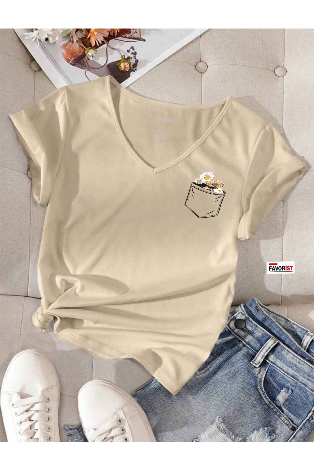 V Yaka Basic Çiçek Baskılı Pamuklu Tshirt (NORMAL KALIP) V Yaka Basic Çiçek Baskılı Pamuklu Tshirt (NORMAL KALIP)