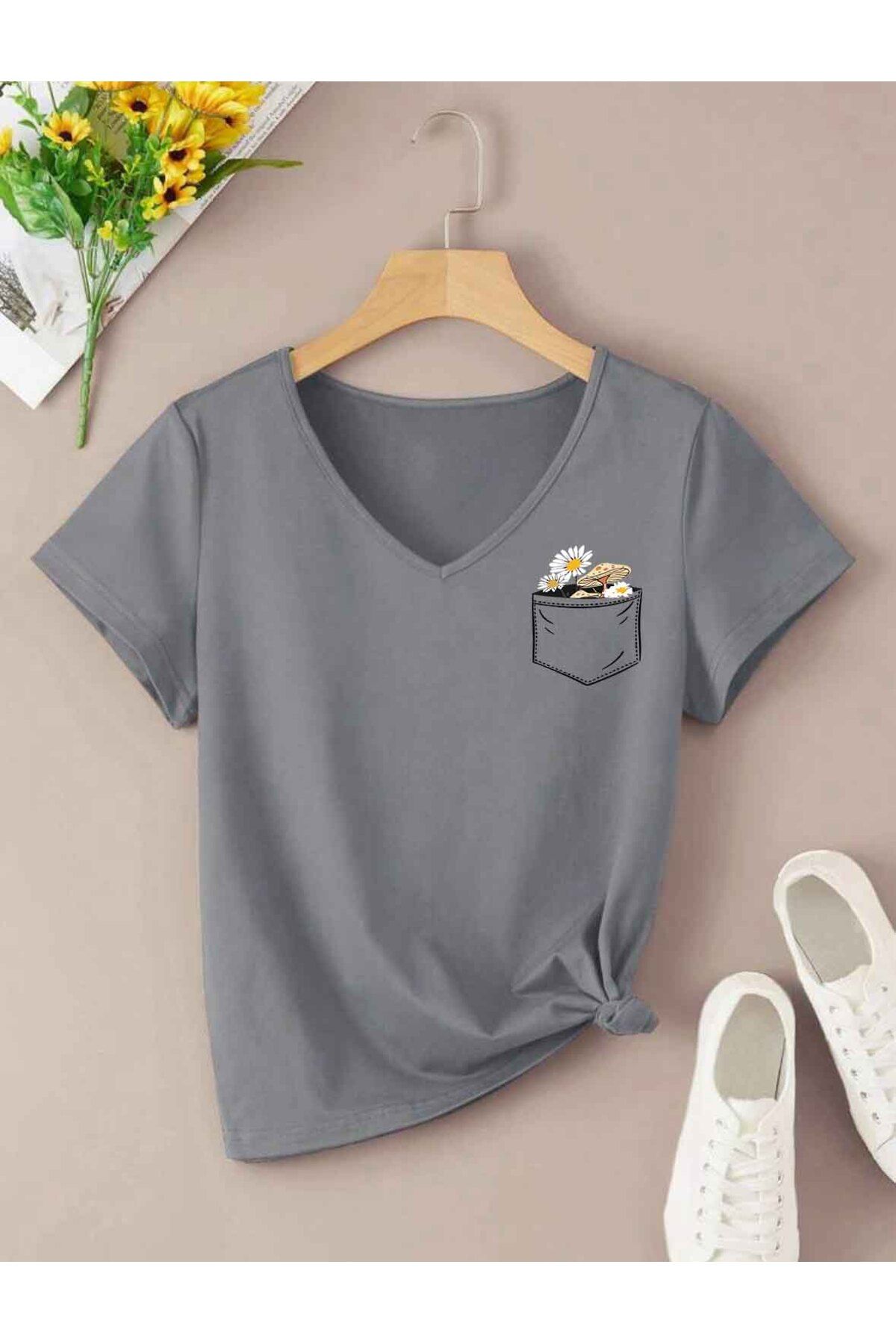 V Yaka Basic Çiçek Baskılı Pamuklu Tshirt (normal Kalıp) V Yaka Basic Çiçek Baskılı Pamuklu Tshirt (normal Kalıp)